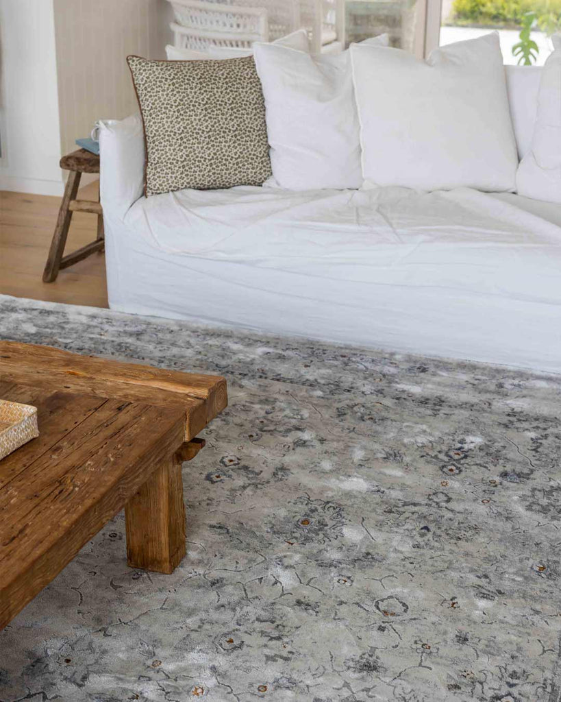 Elisha Grey and Blue Traditional Distressed Medallion Rug