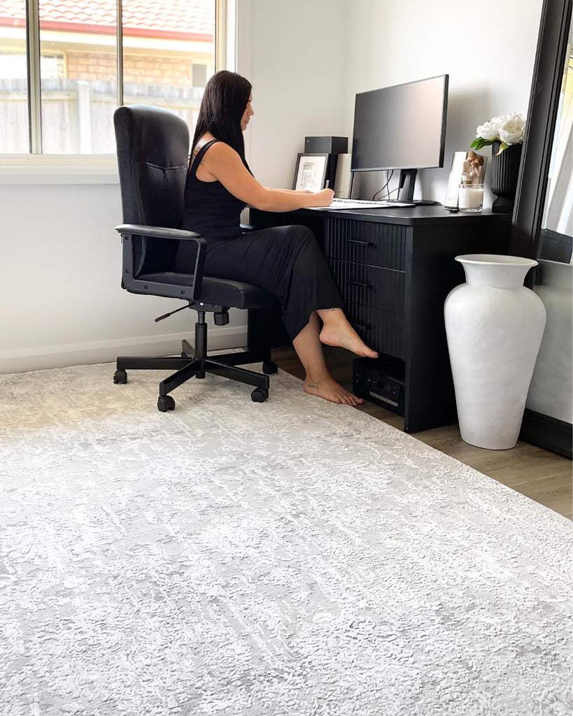 Ellery Grey Ivory Distressed Floral Rug