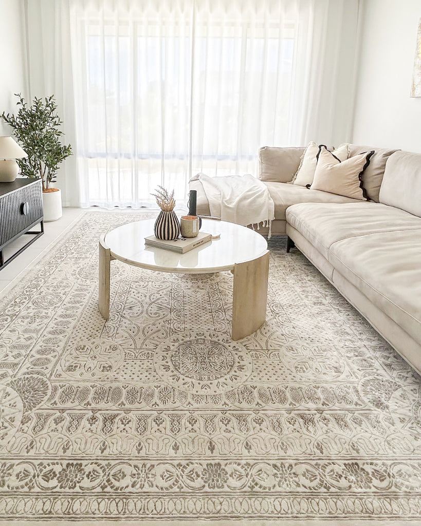 Esmeray Ivory And Grey Traditional Distressed Rug