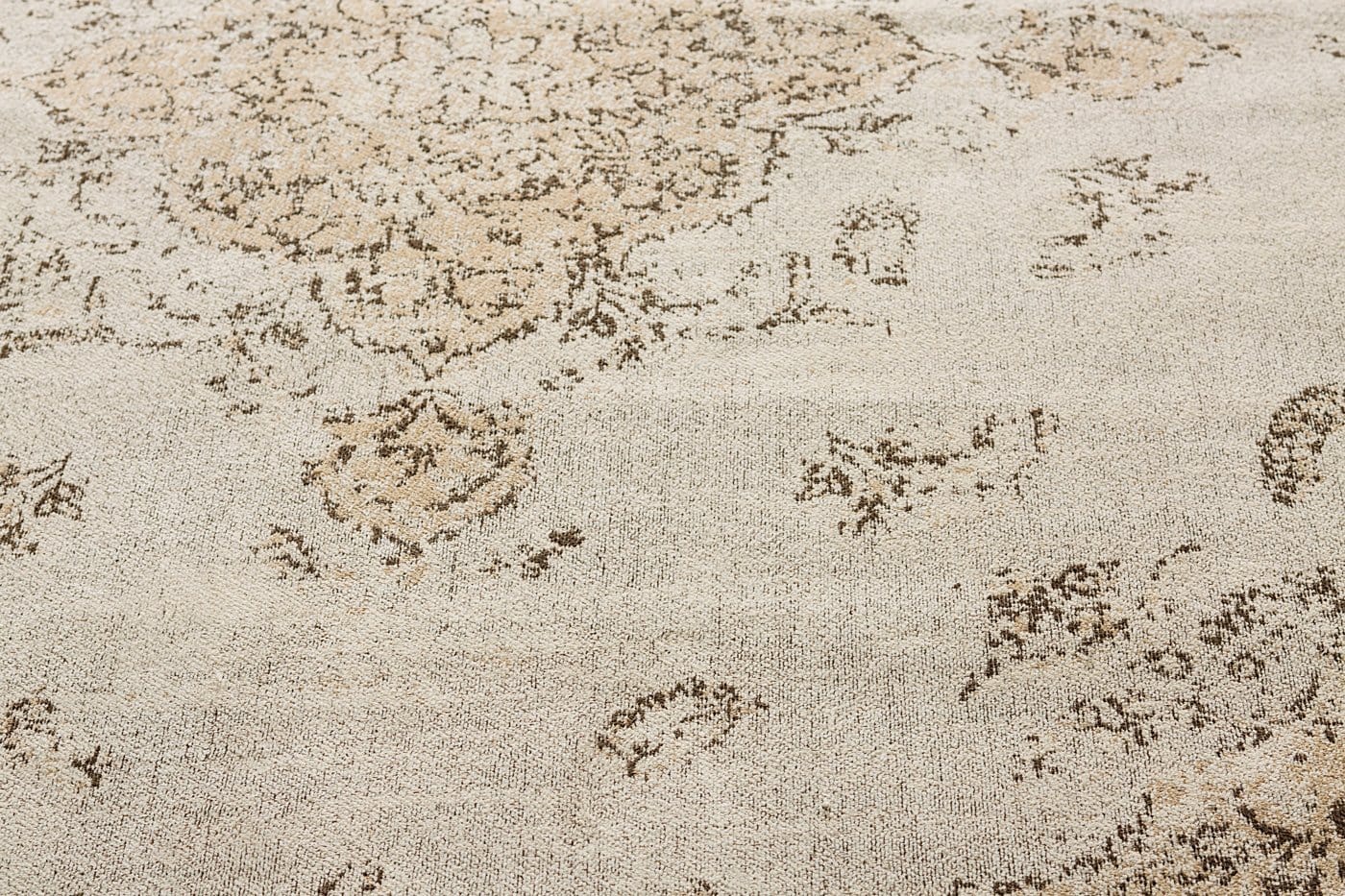 Helena White and Peach Turkish Style Distressed Rug