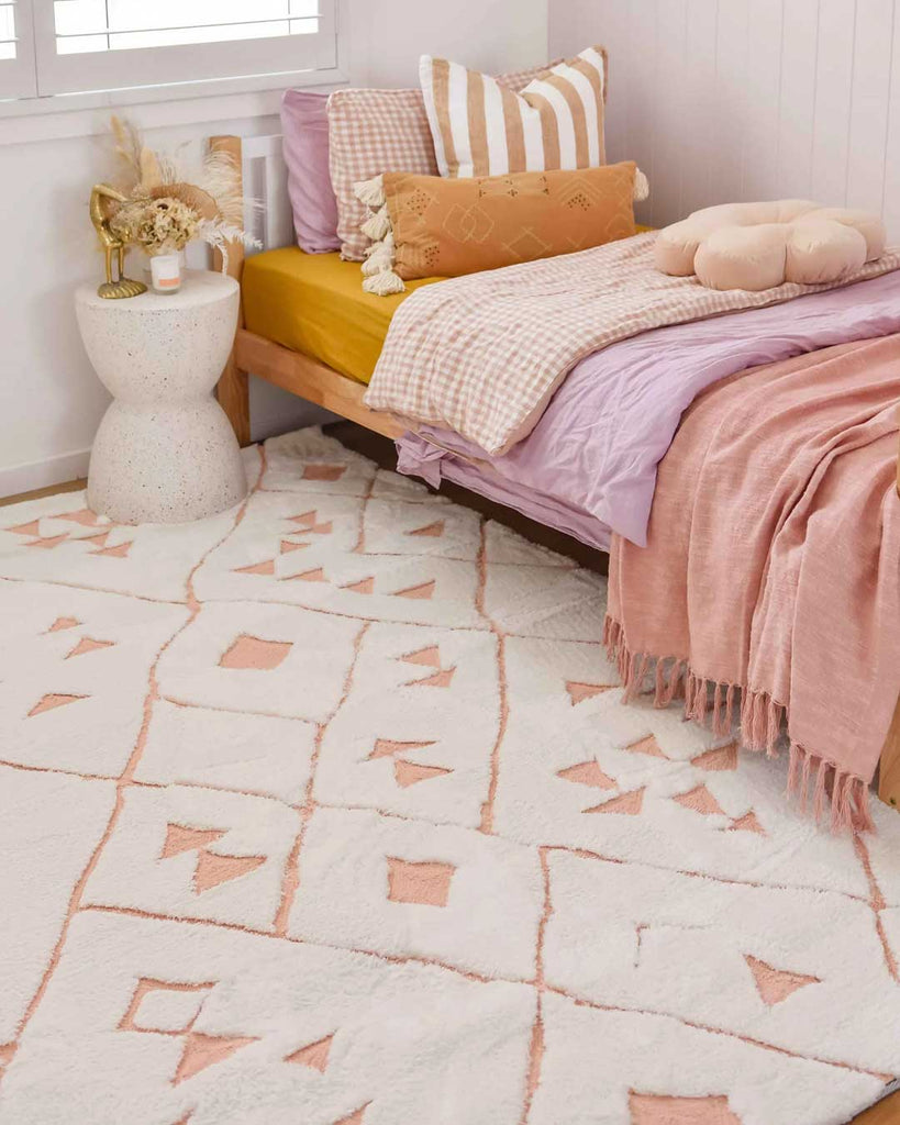 Leesha Cream and Peach Tribal Shag Rug