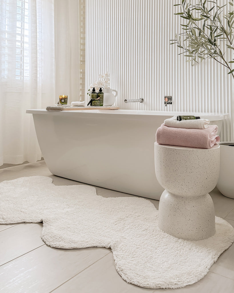 Lianna Cream Scallop Washable Bath Mat