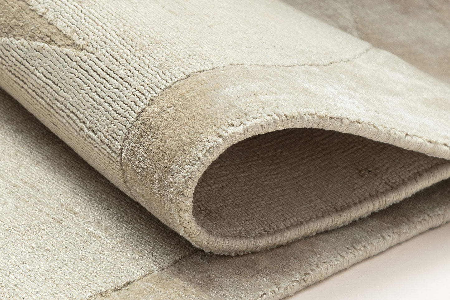 Nanika Cream Hourglass Viscose Rug