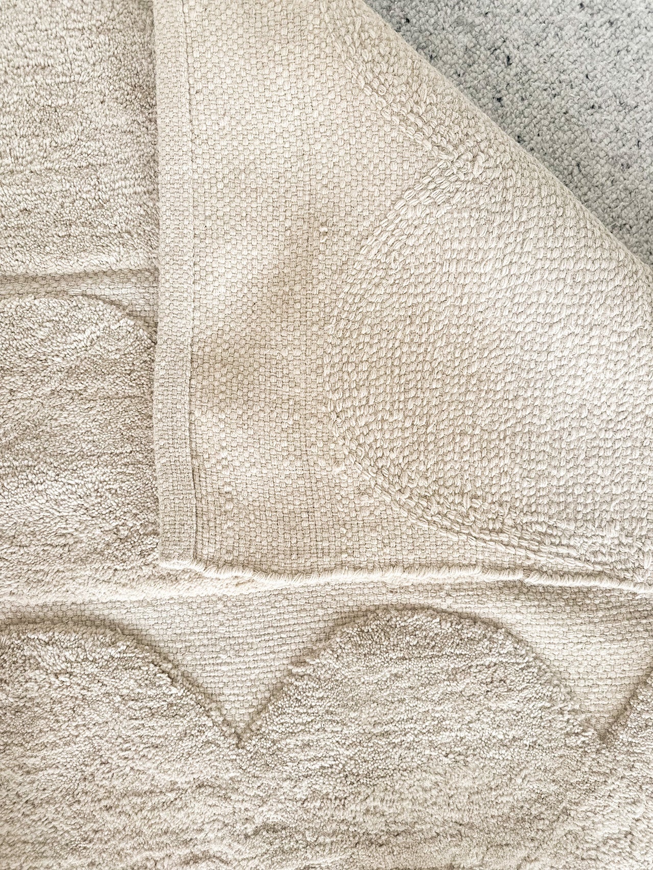 Ajuma Taupe Scallop Washable Wool Rug