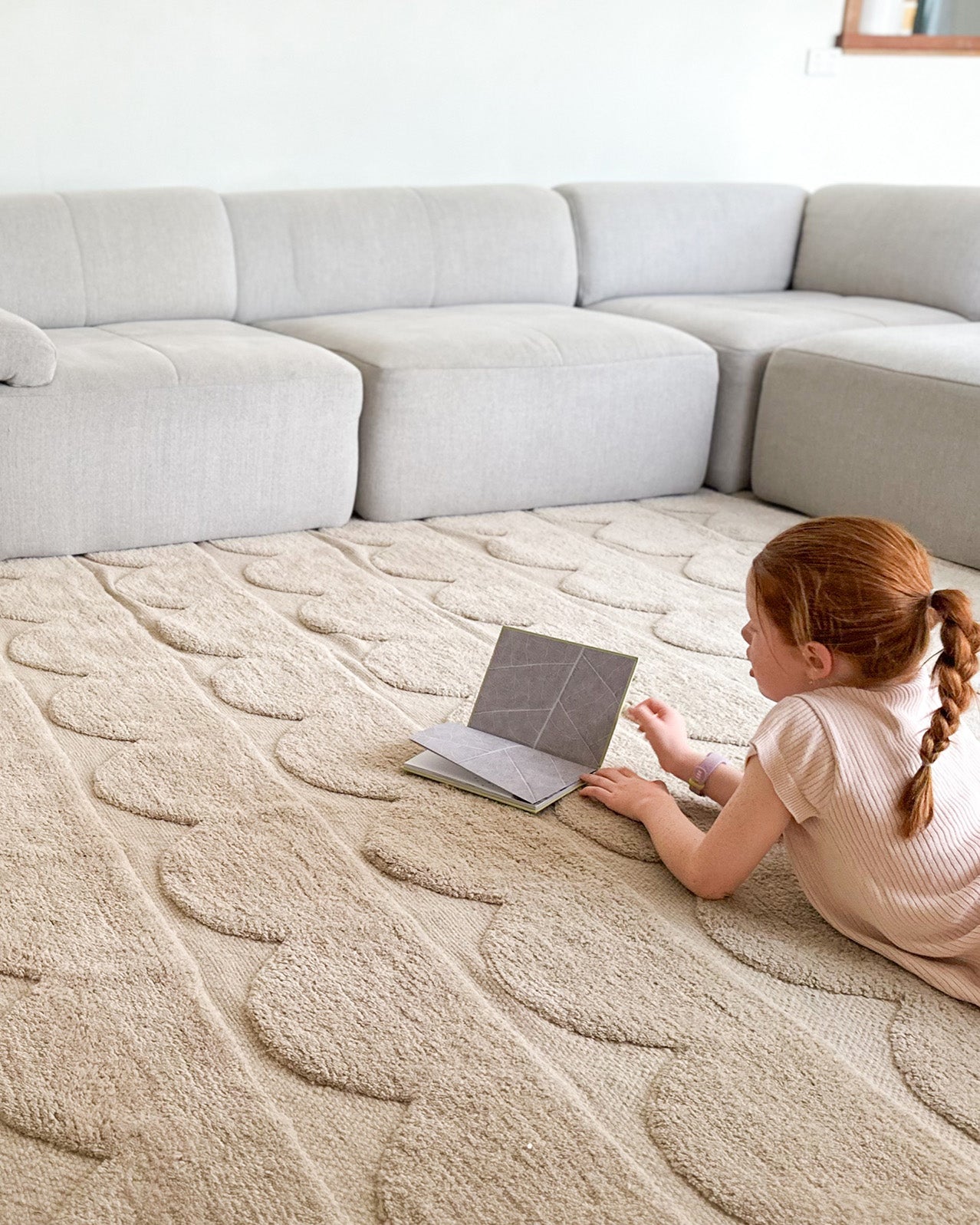 Ajuma Taupe Scallop Washable Wool Rug