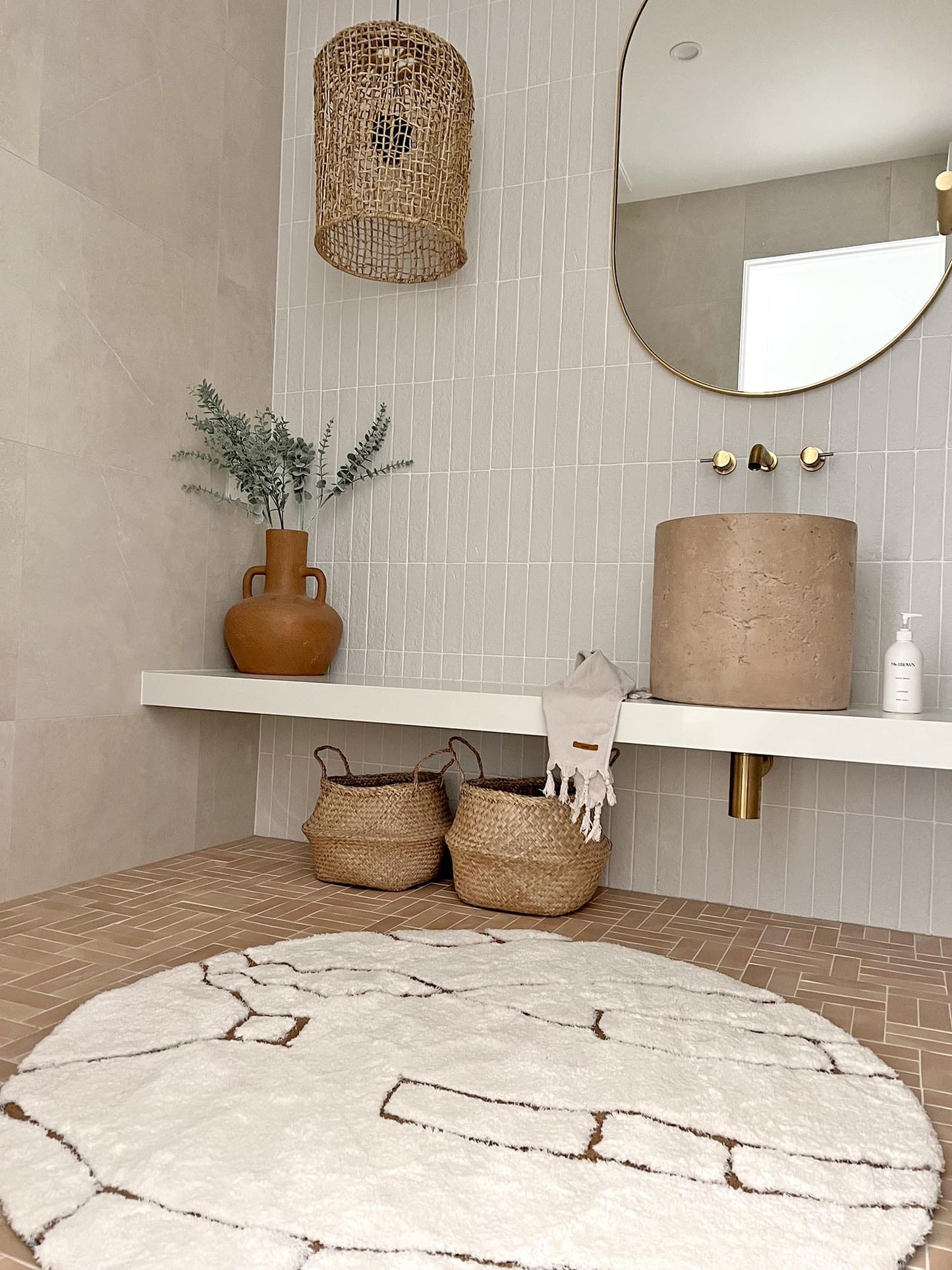 Alayna Cream and Gold Tribal Round Shag Rug