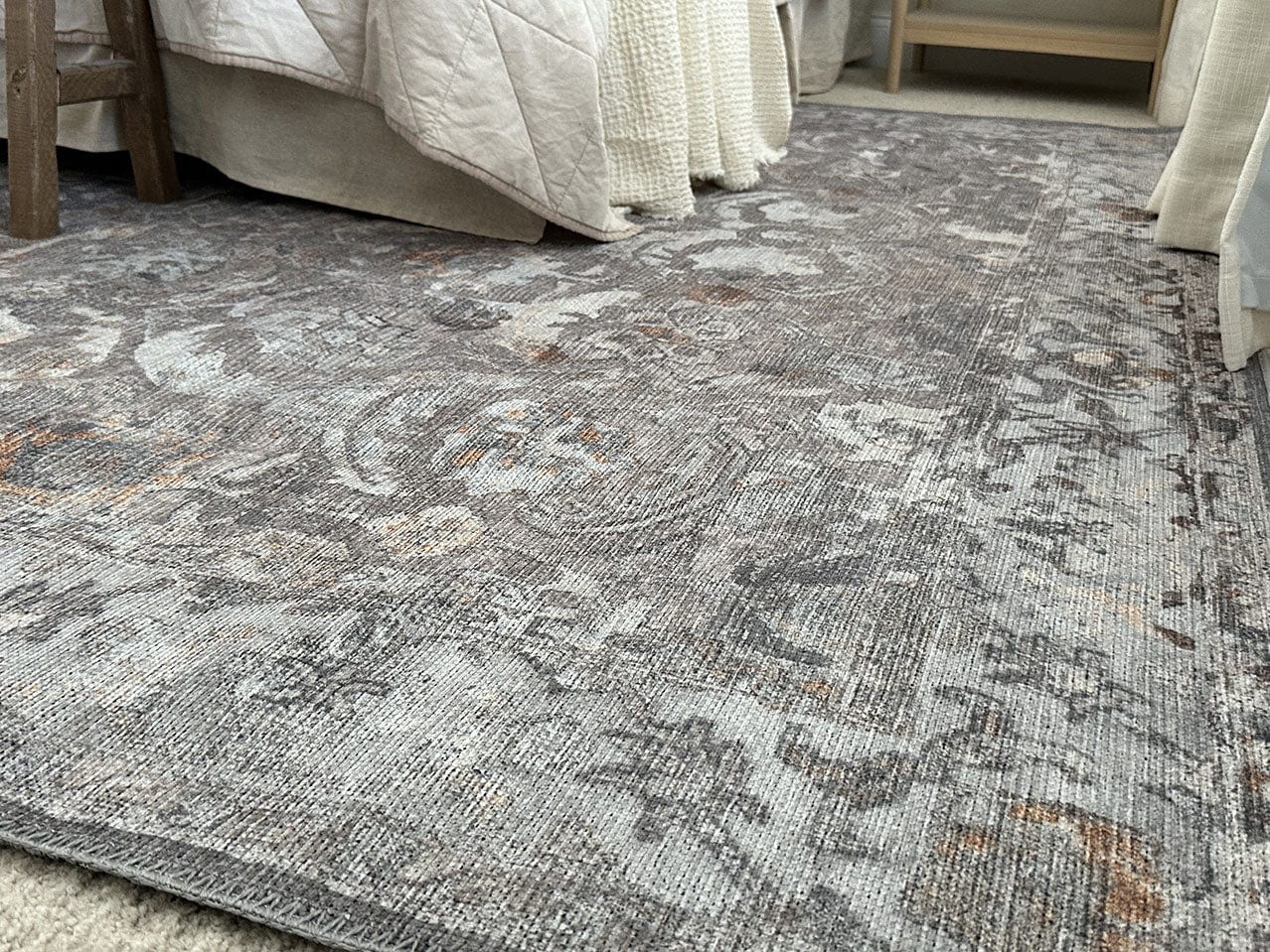 Ava Grey and Gold Traditional Distressed Washable Rug