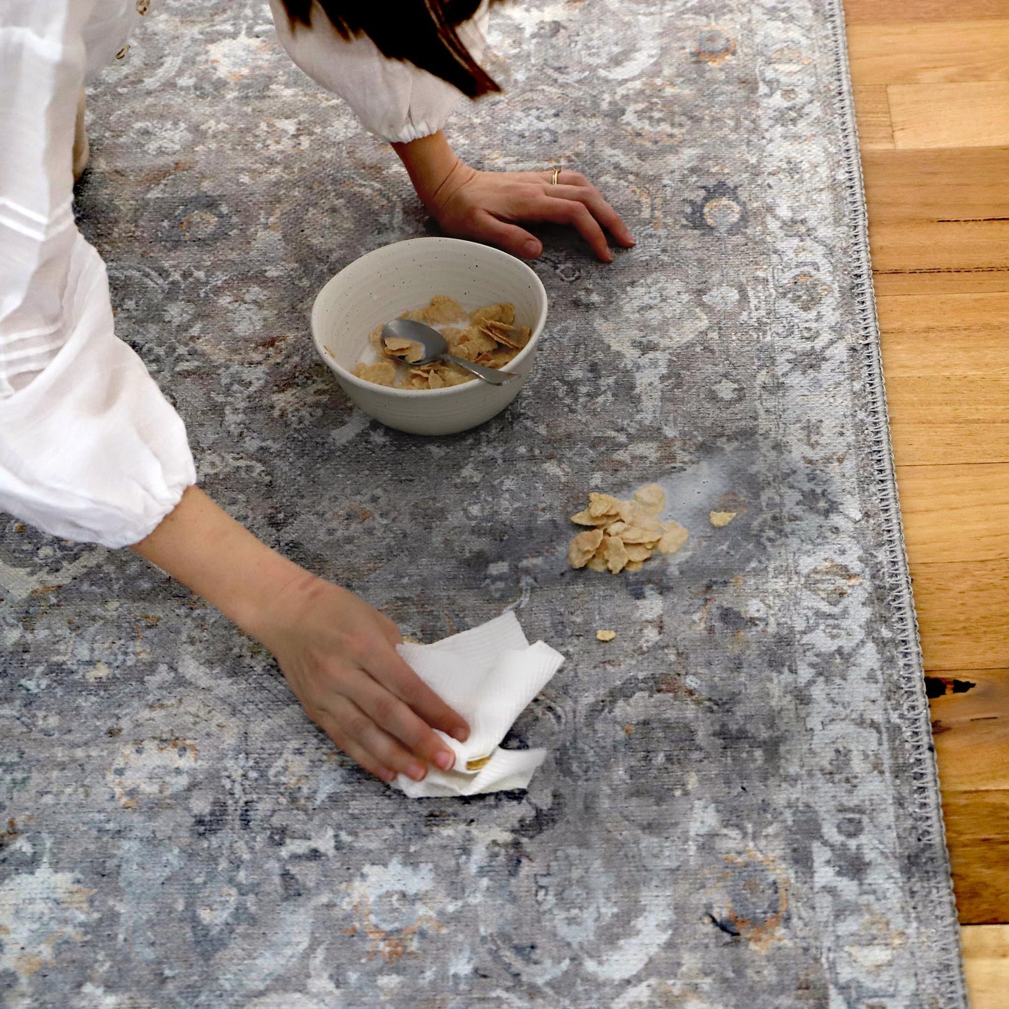 Ava Grey and Gold Traditional Distressed Washable Rug