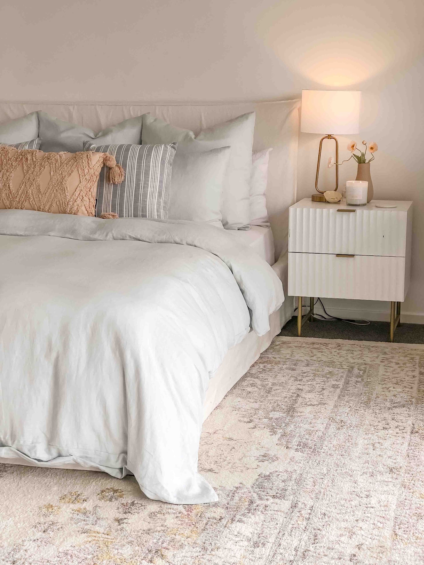 Aysha Pink Yellow and Grey Traditional Medallion Rug