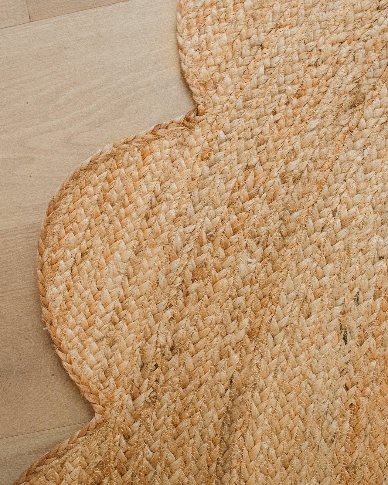 Celeste Natural Brown Scalloped Jute Round Rug