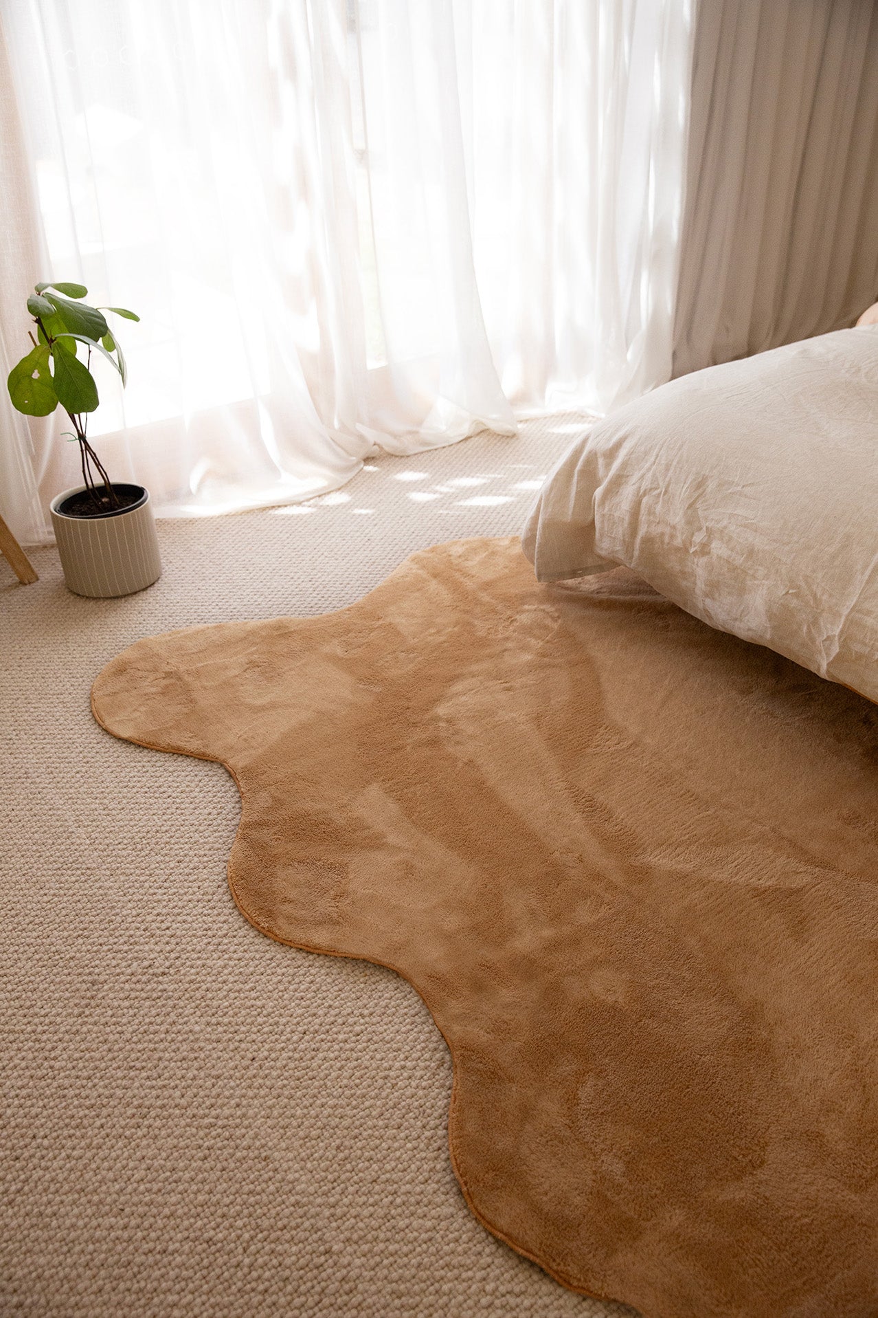 Darla Dark Beige Scallop Washable Rug