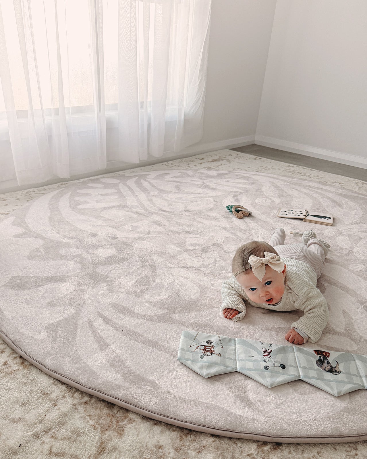 Didi Grey Cream Leaves Rollie Pollie Round Playmat