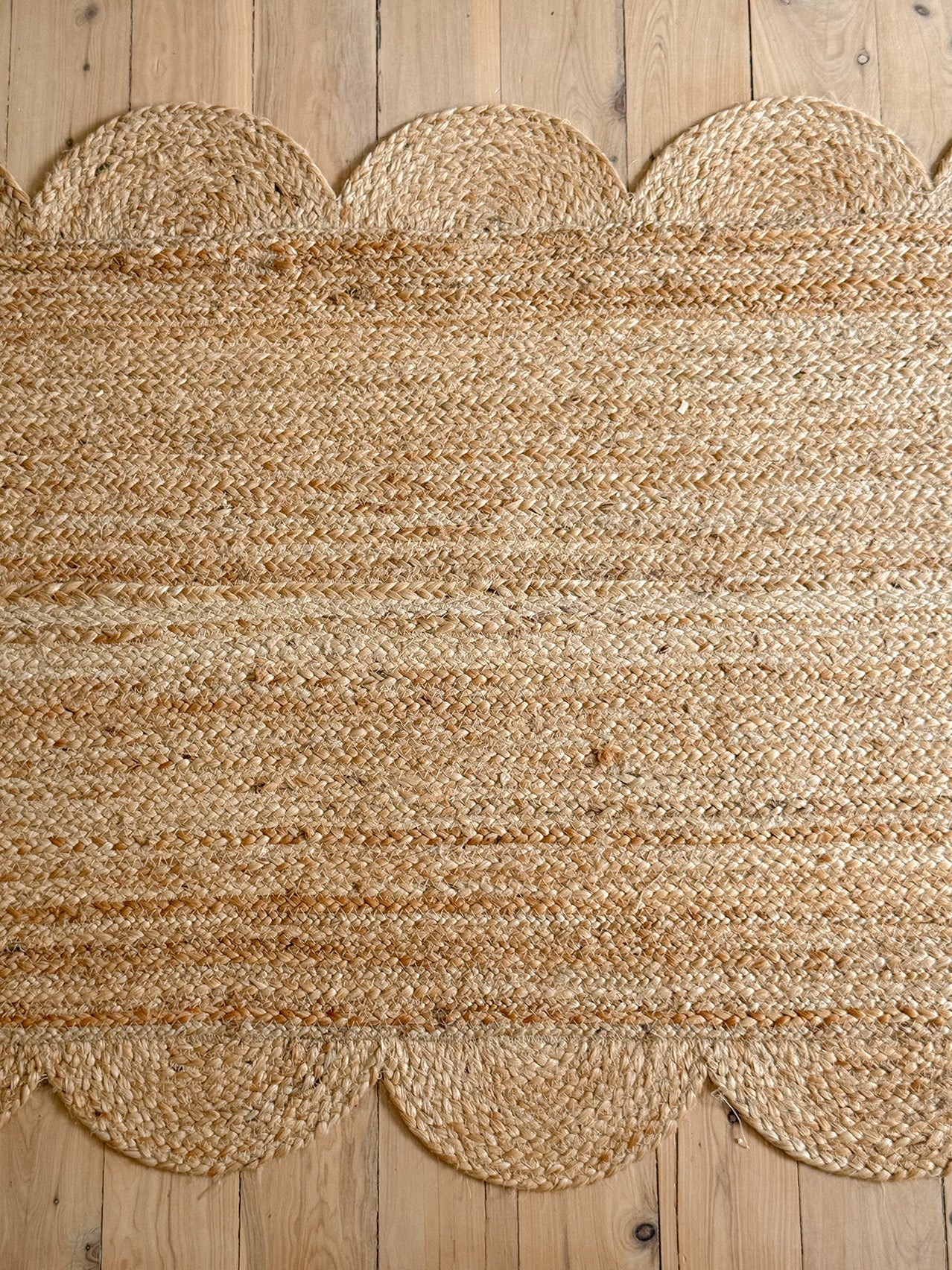Ejiya Natural Brown Scalloped Jute Runner Rug