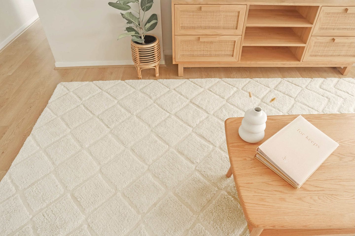 Gia Ivory Diamond Tribal P.E.T Shag Rug