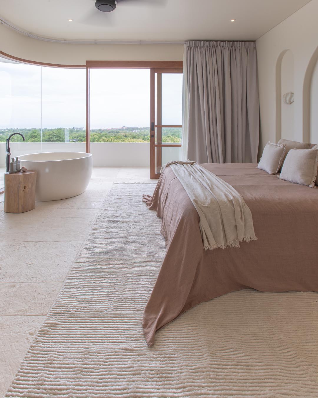 Ginta Luxe Ivory P.E.T Cut Pile Rug