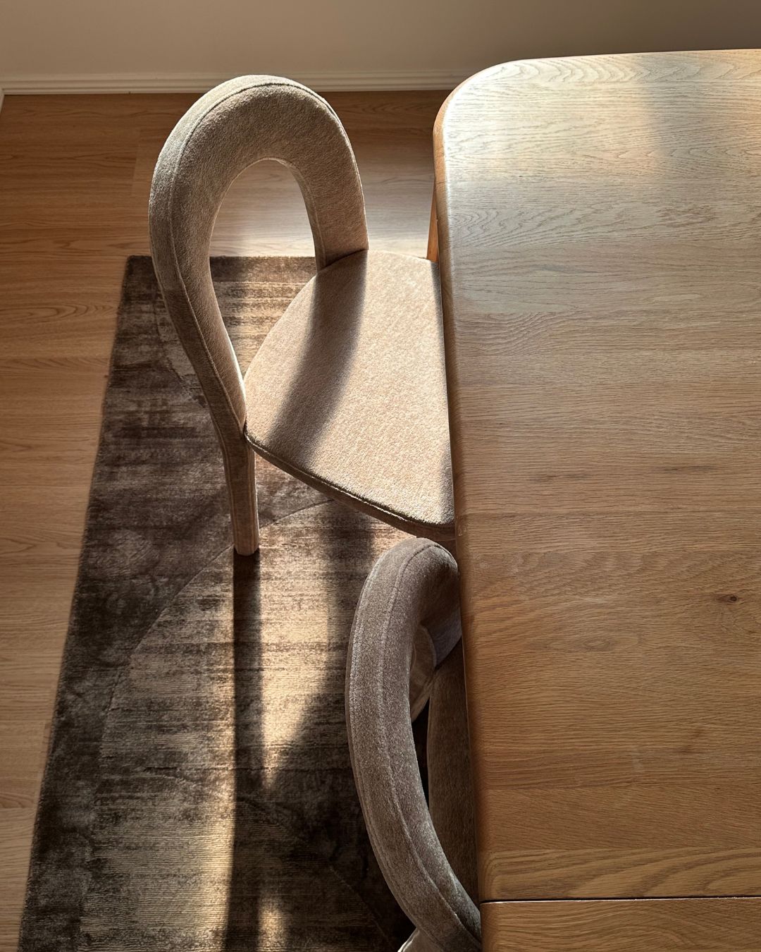 Gowana Brown Hourglass Viscose Rug