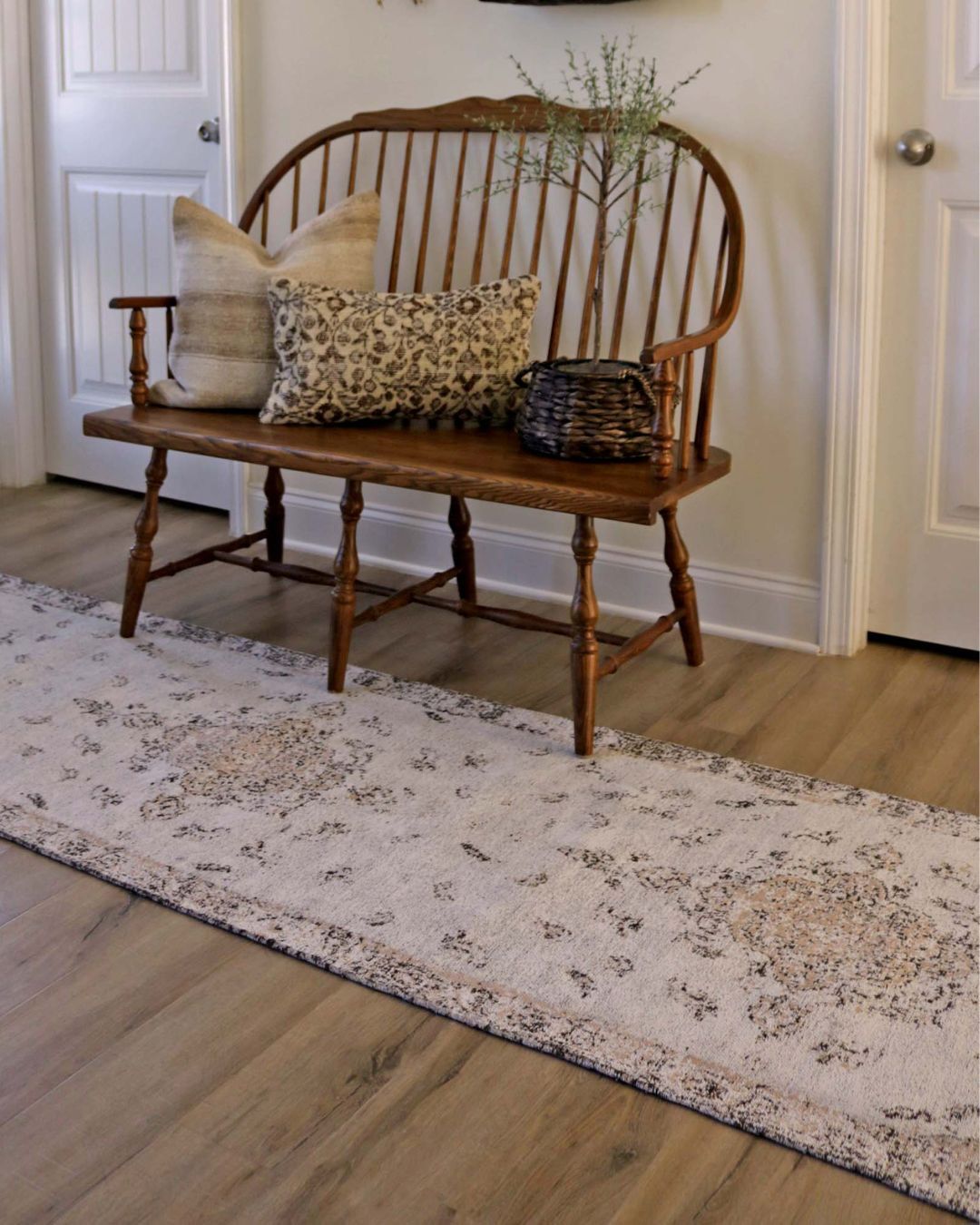 Helena White and Peach Turkish Style Distressed Runner Rug