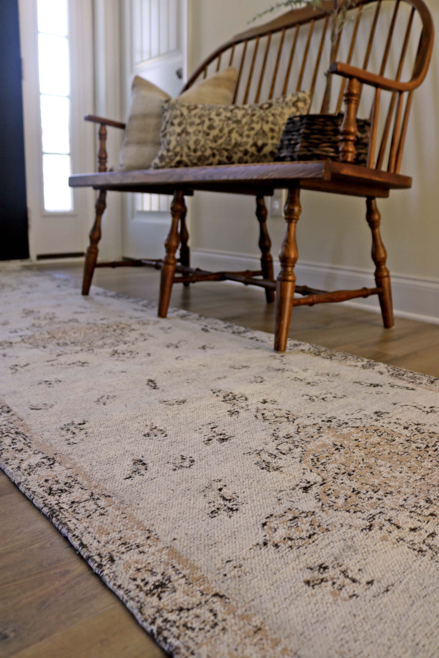 Helena White and Peach Turkish Style Distressed Runner Rug
