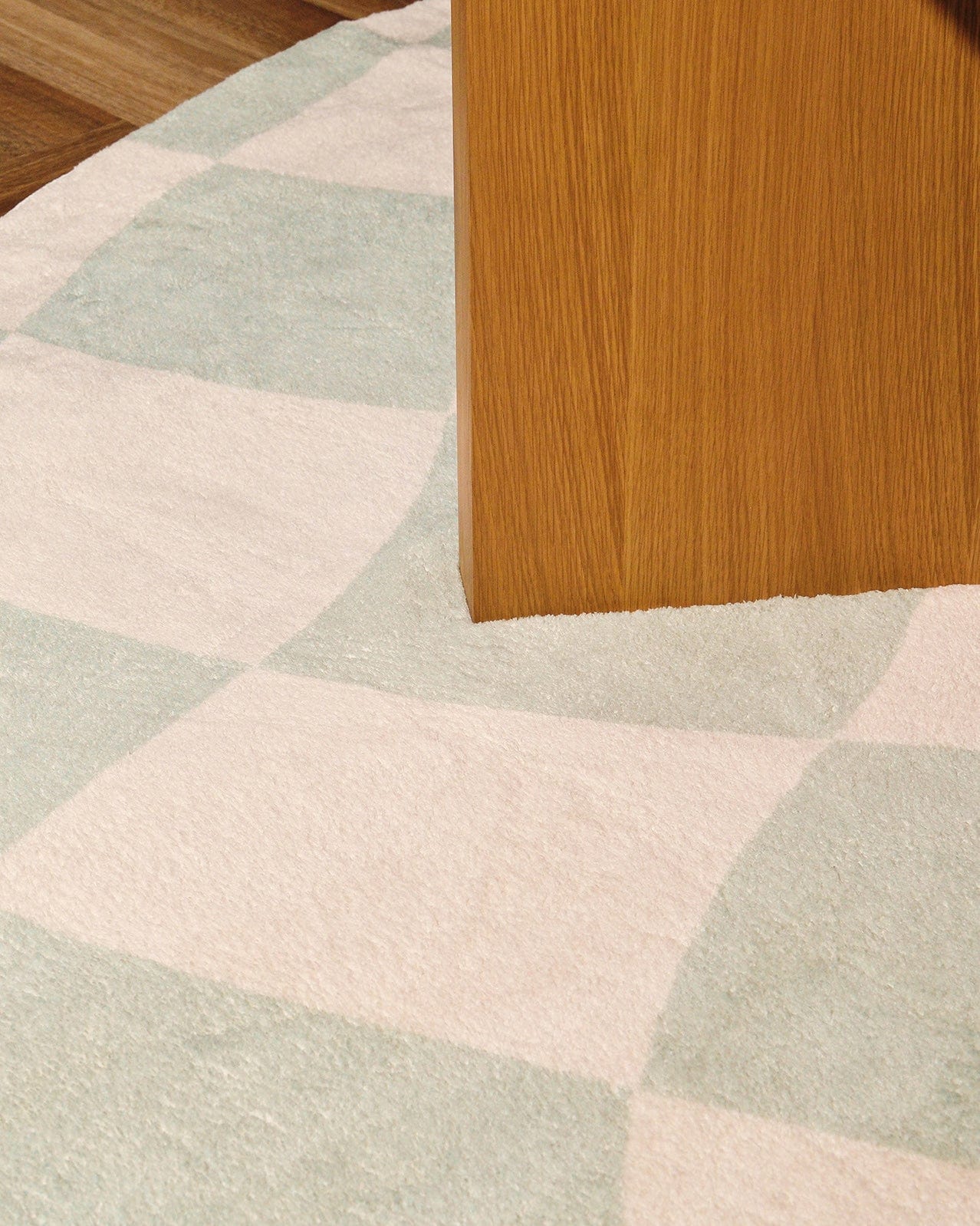 Ilenna Green and Ivory Checkered Washable Round Rug