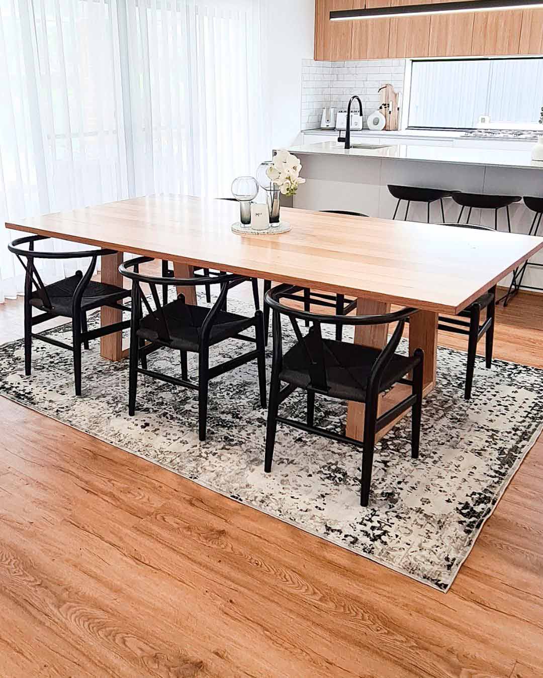 Imran Black Grey And Ivory Traditional Distressed Rug