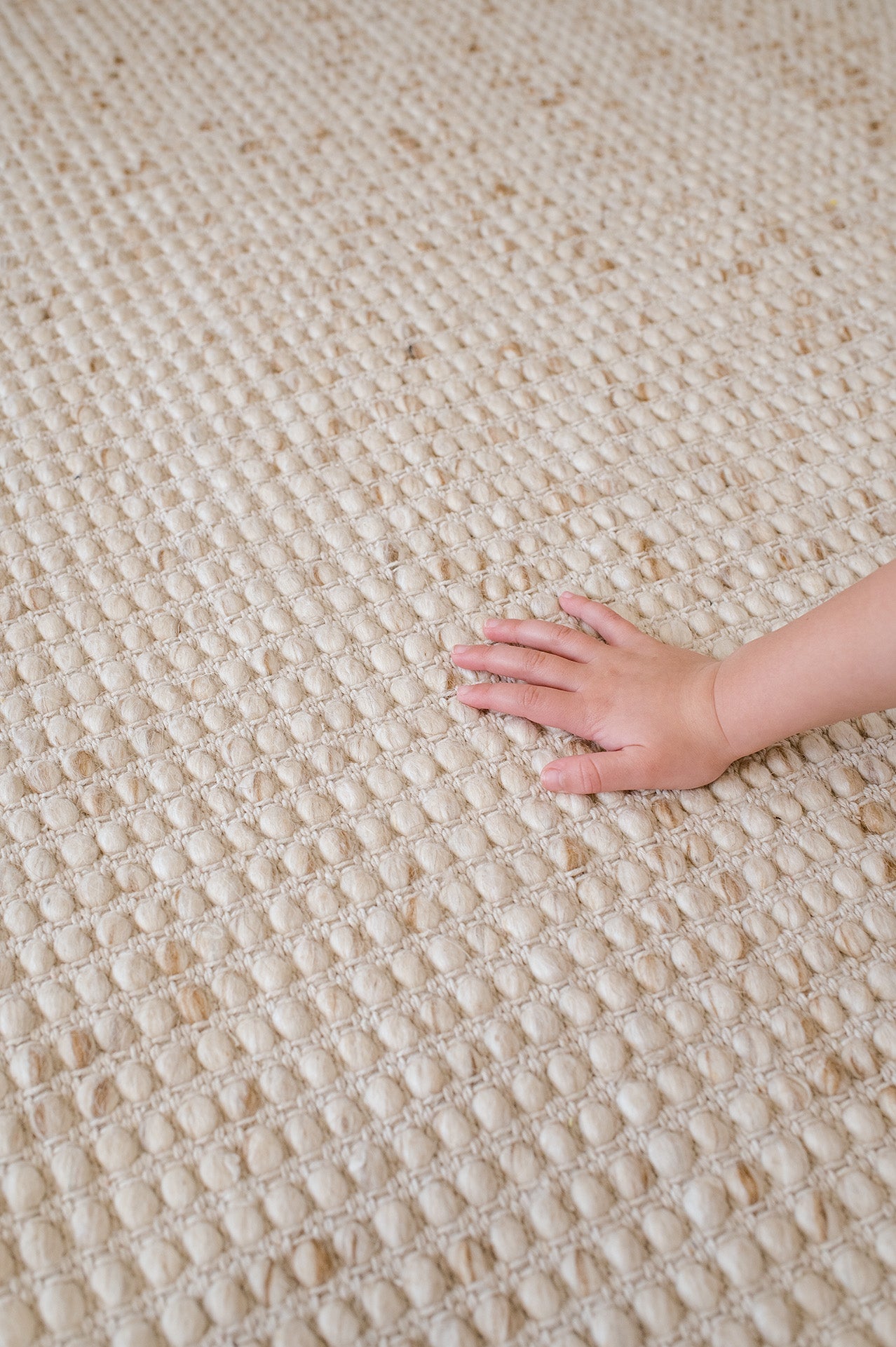 Indya Marbled Cream and Beige Chunky Wool Round Rug