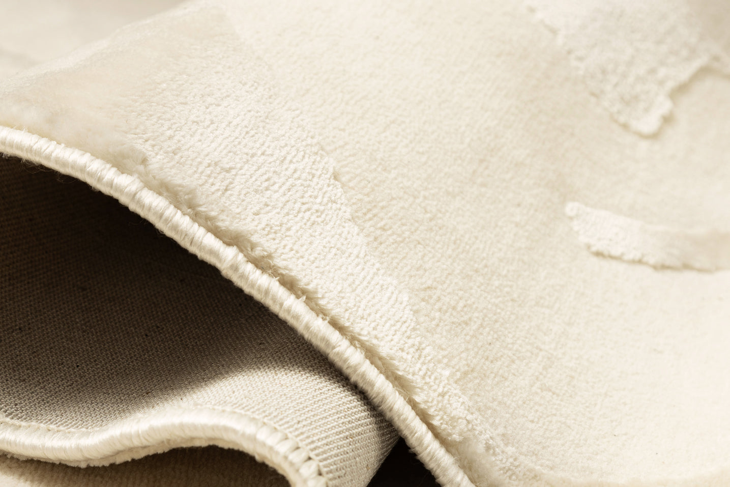 Izar Neutral Abstract Rug