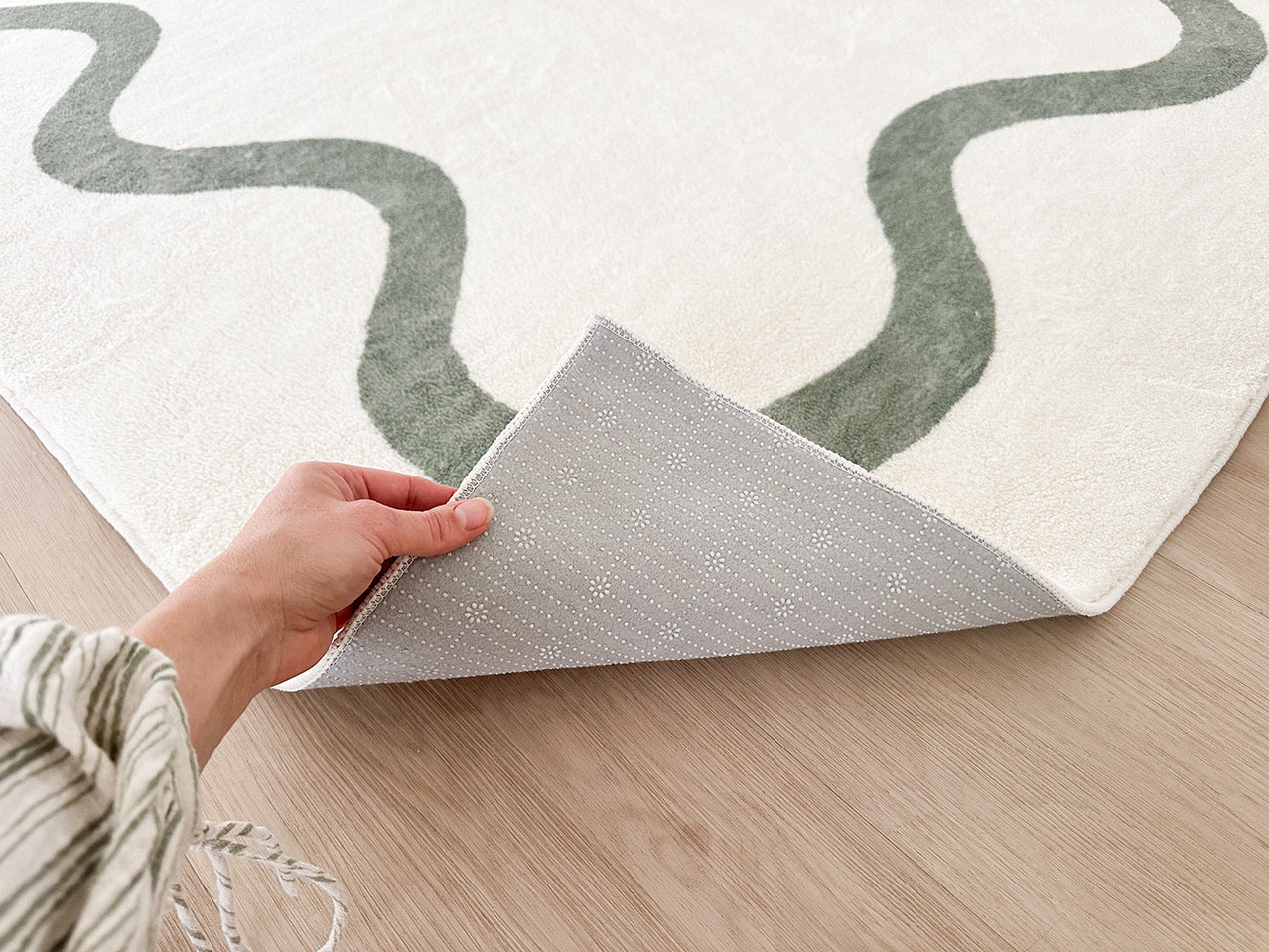 Jamie Green Wiggle Bordered Washable Rug