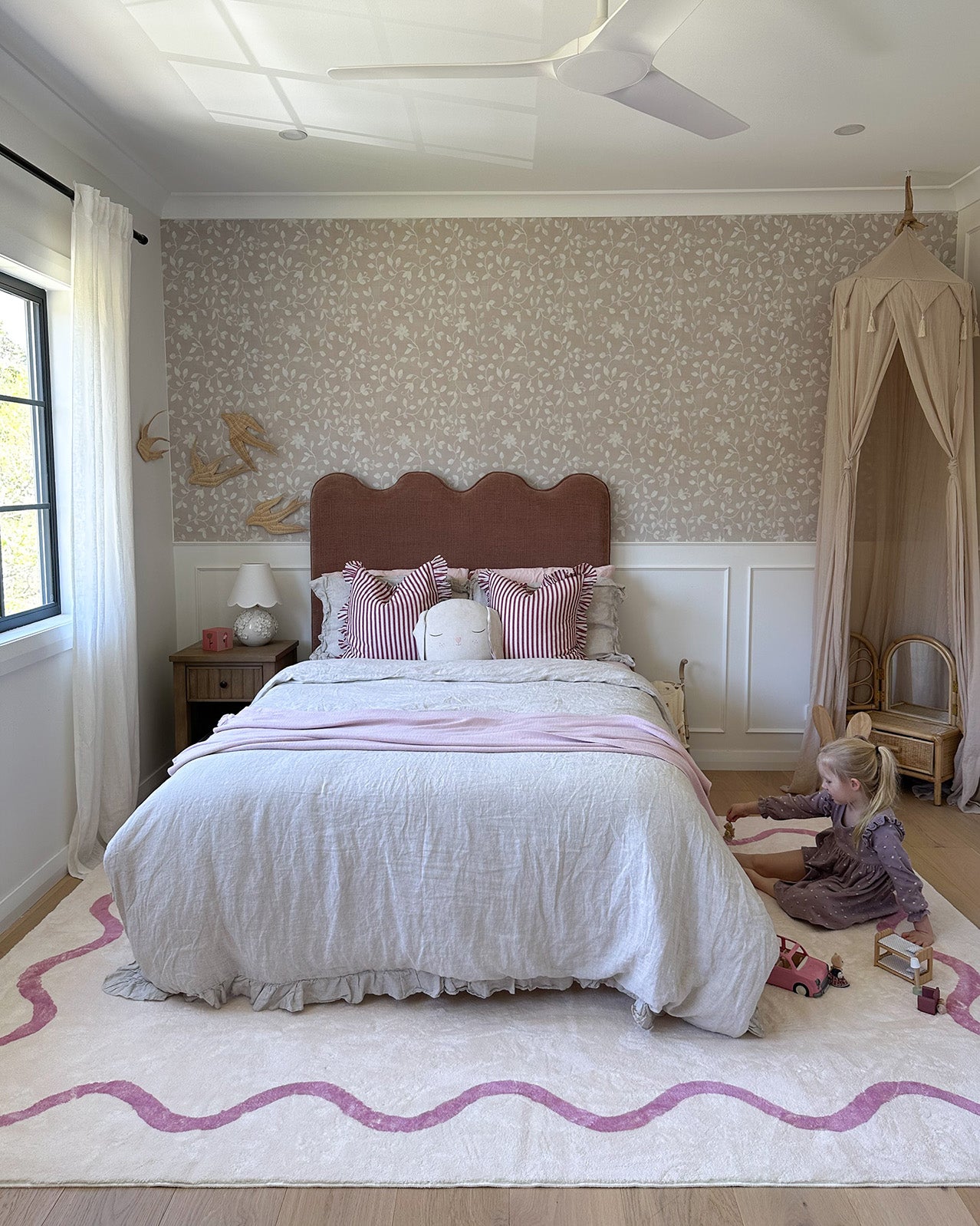 Juliana Pink and Cream Wiggle Bordered Washable Rug