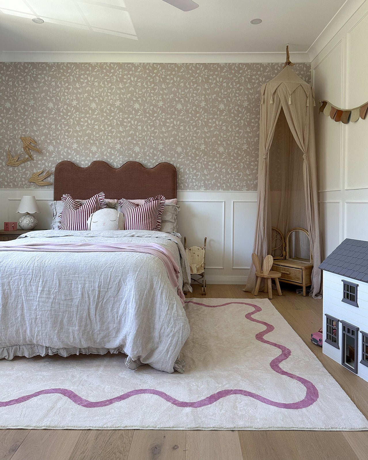 Juliana Pink and Cream Wiggle Bordered Washable Rug