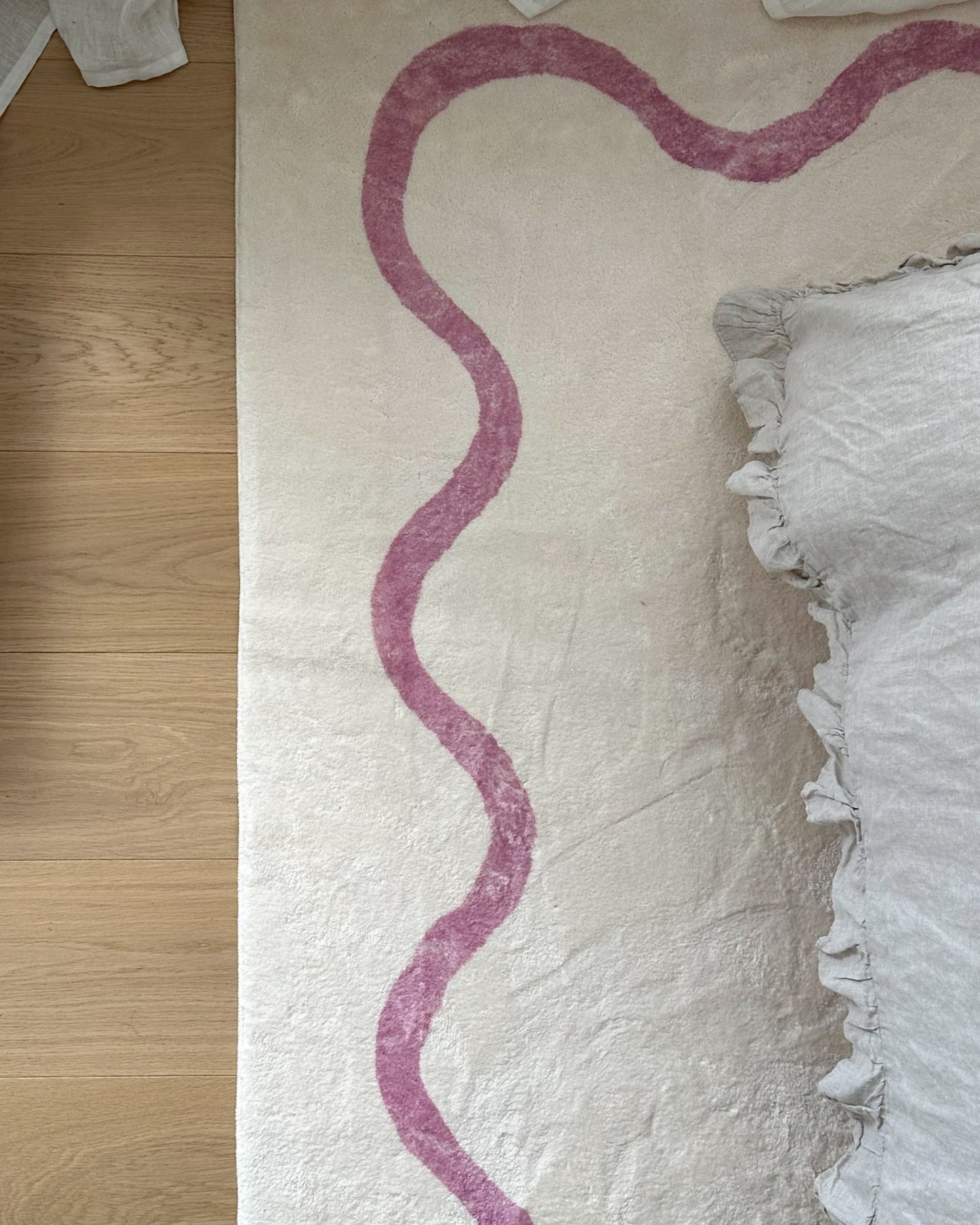 Juliana Pink and Cream Wiggle Bordered Washable Rug