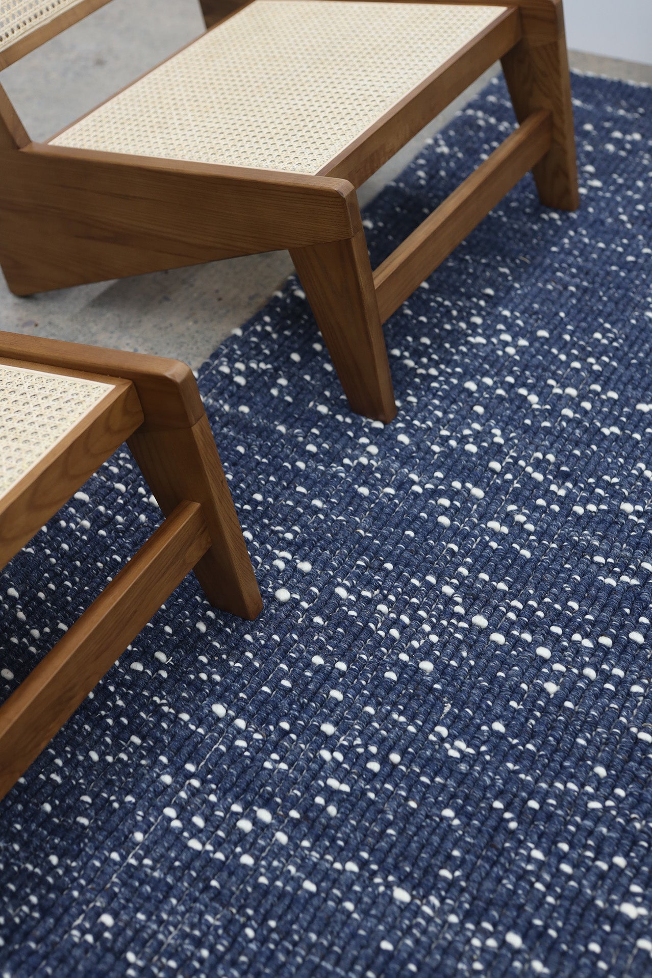 Kendra Navy Blue and Ivory Wool Rug