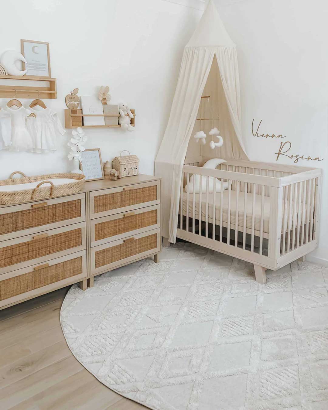 Kira Diamond Detail Textured Round Rug