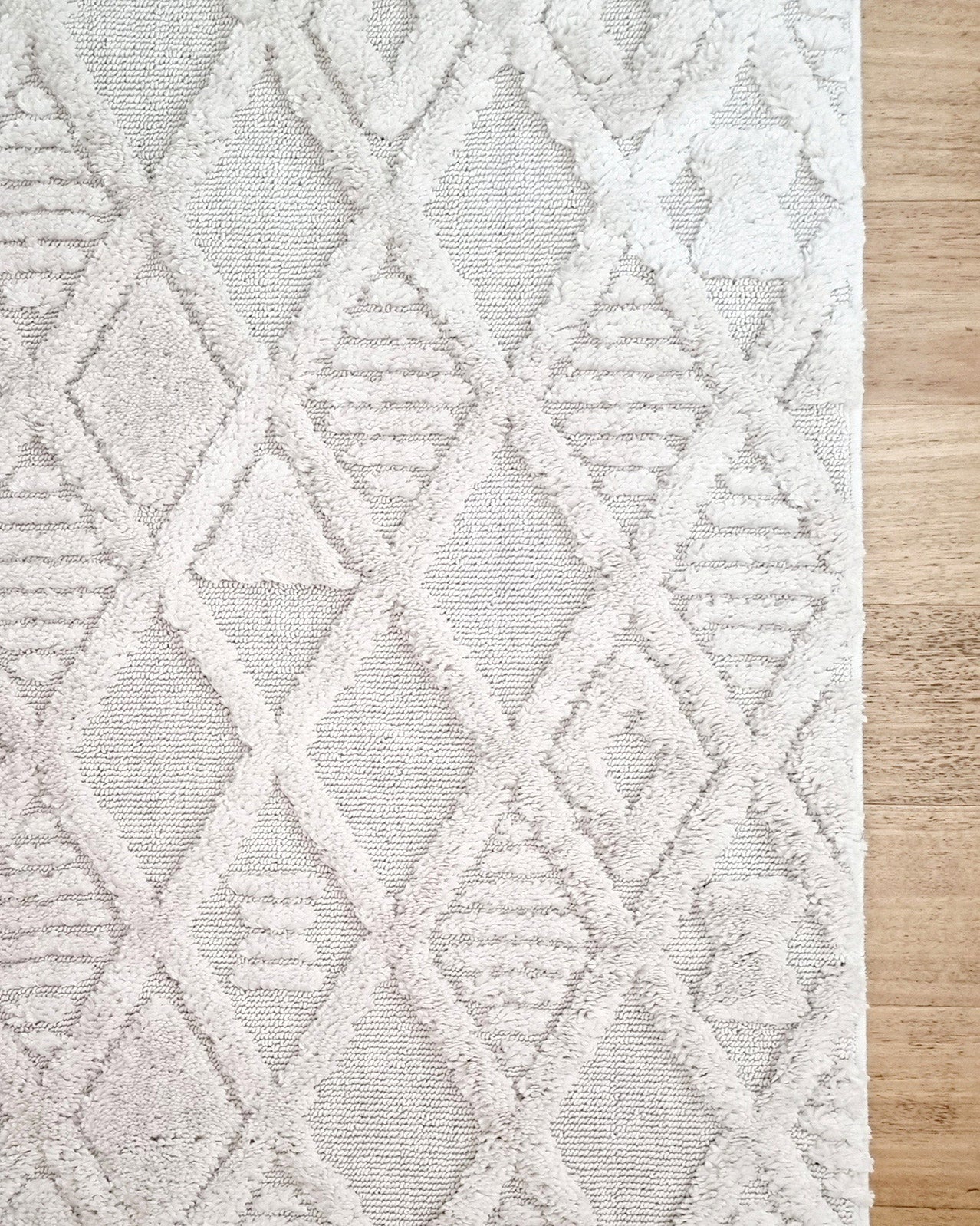 Kira Diamond Detail Textured Runner Rug