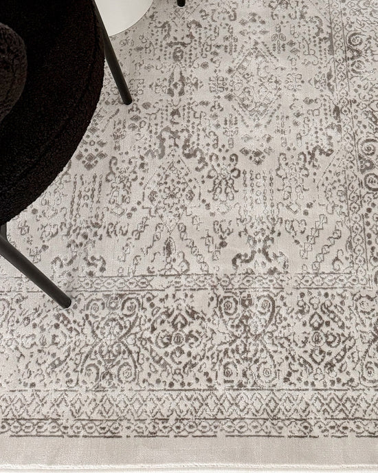 Madison Ivory And Grey Traditional Distressed Rug