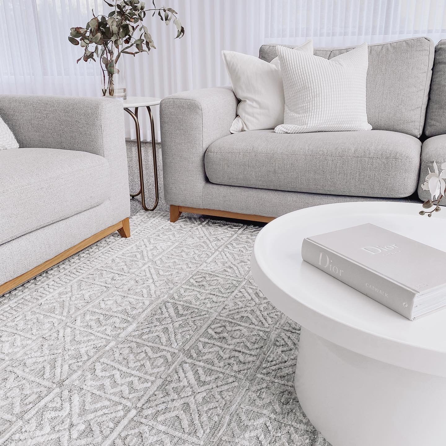 Melia Grey and Ivory Tribal Textured Rug