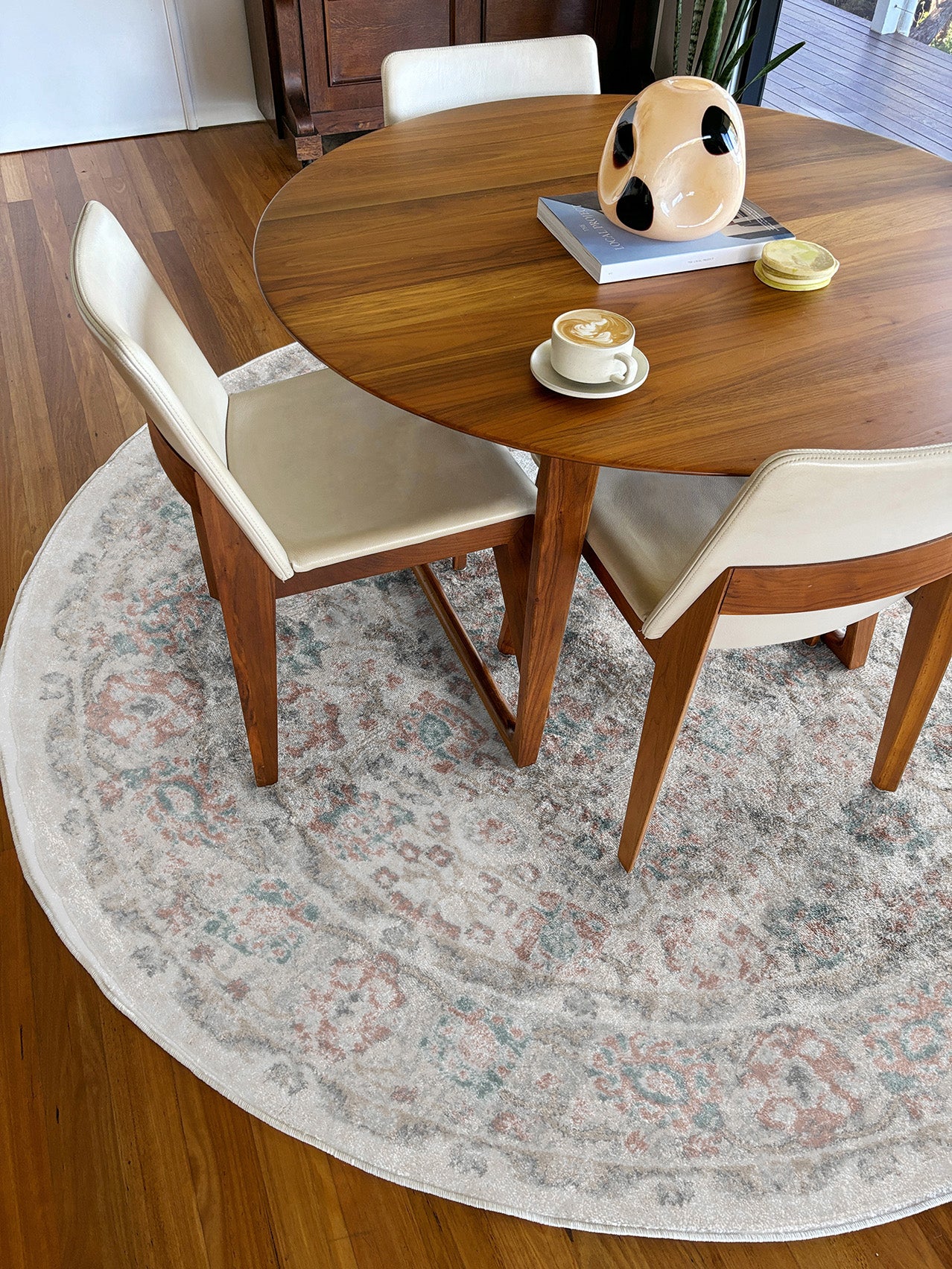Melrose Cream and Pink Traditional Round Rug