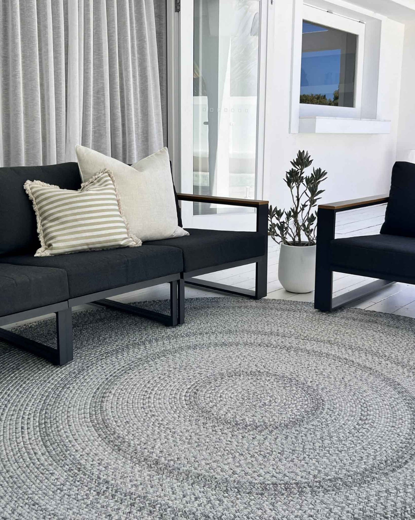 Mika Grey Braided Flatweave Indoor Outdoor Round Rug