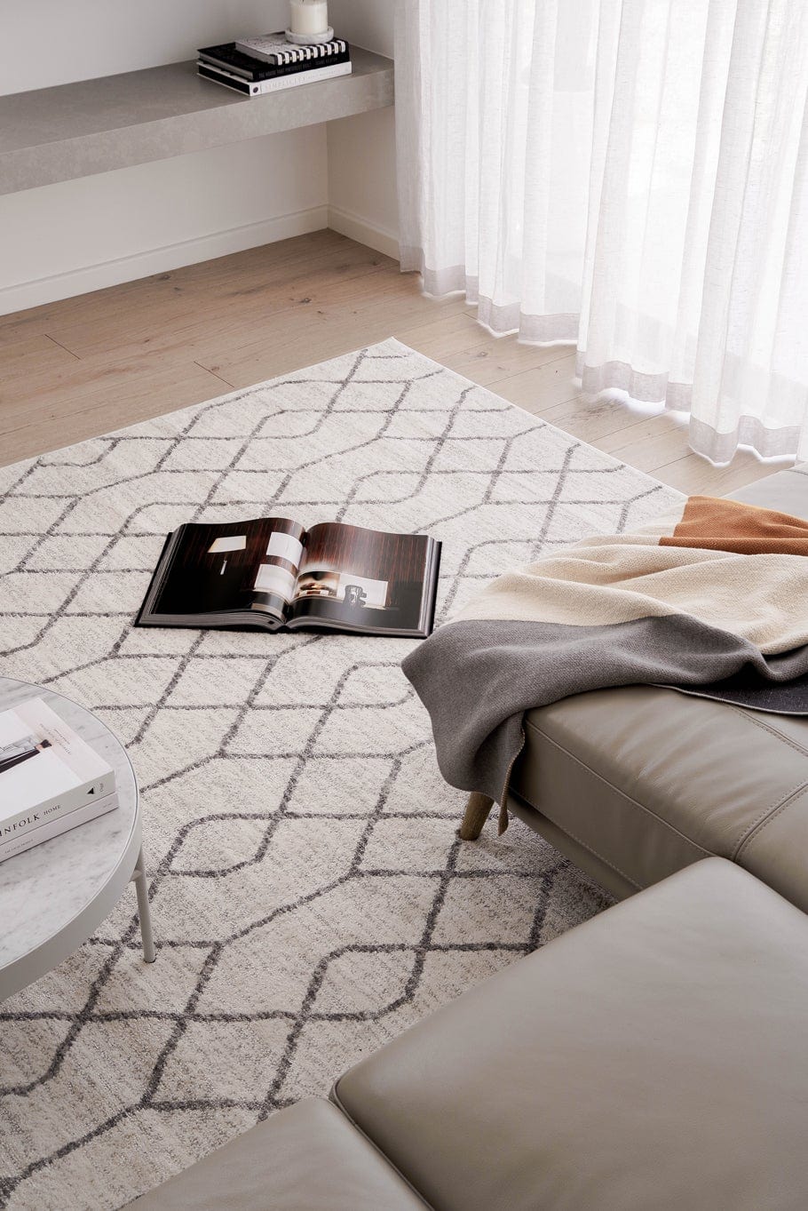 Neda Grey and Ivory Diamond Pattern Rug