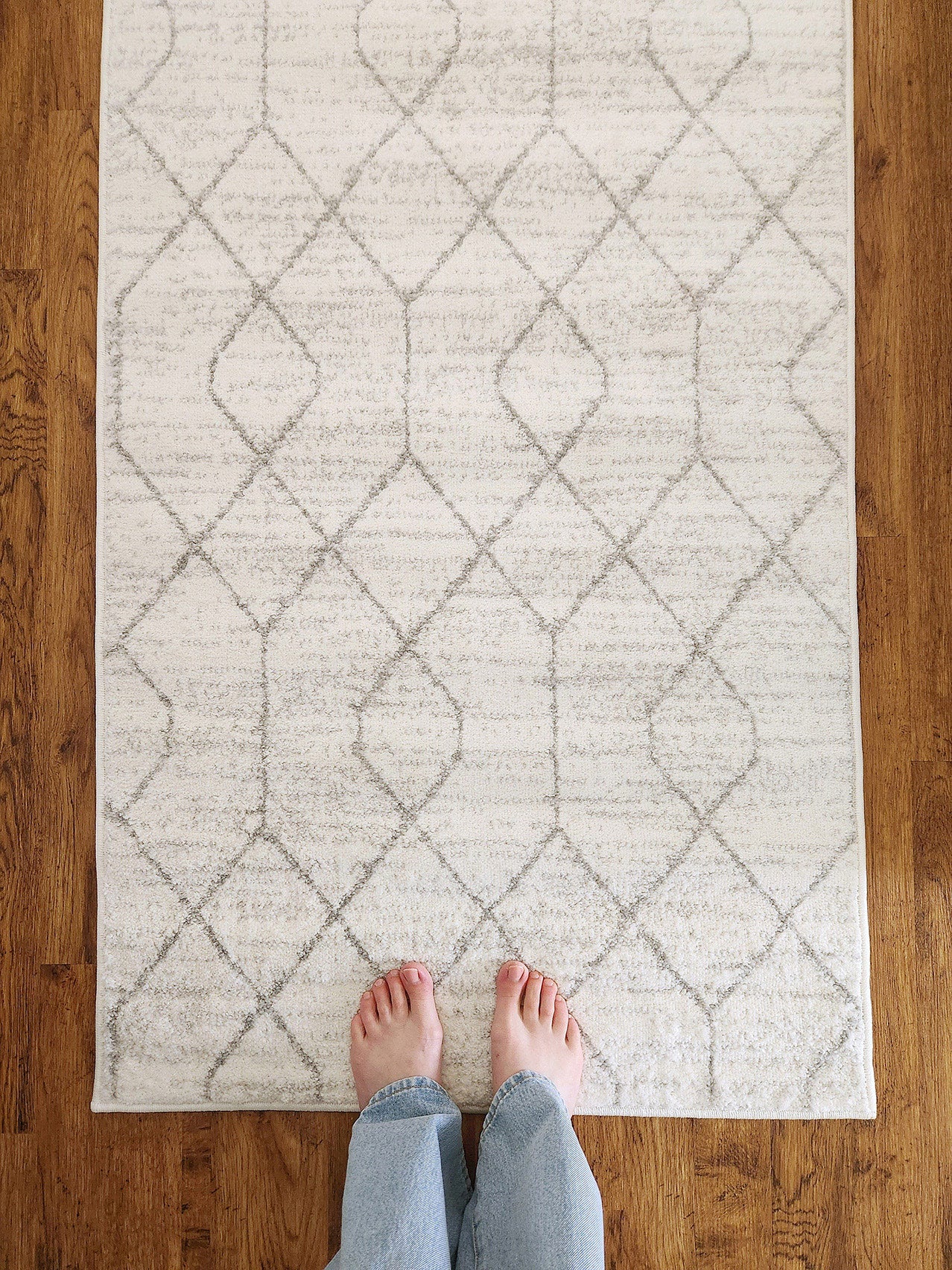 Neda Grey and Ivory Diamond Pattern Runner Rug
