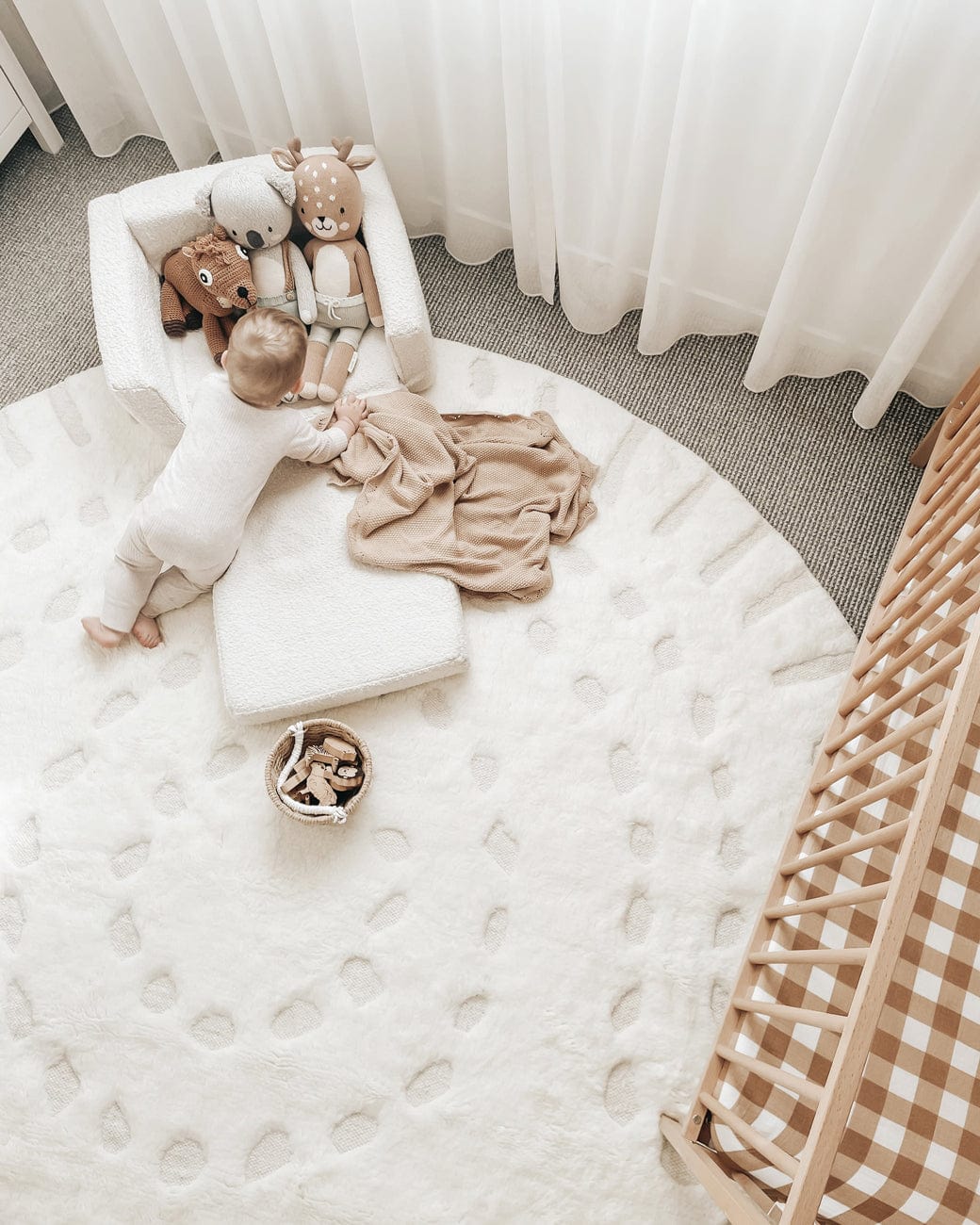 Omega Ivory Abstract Tribal Round Rug