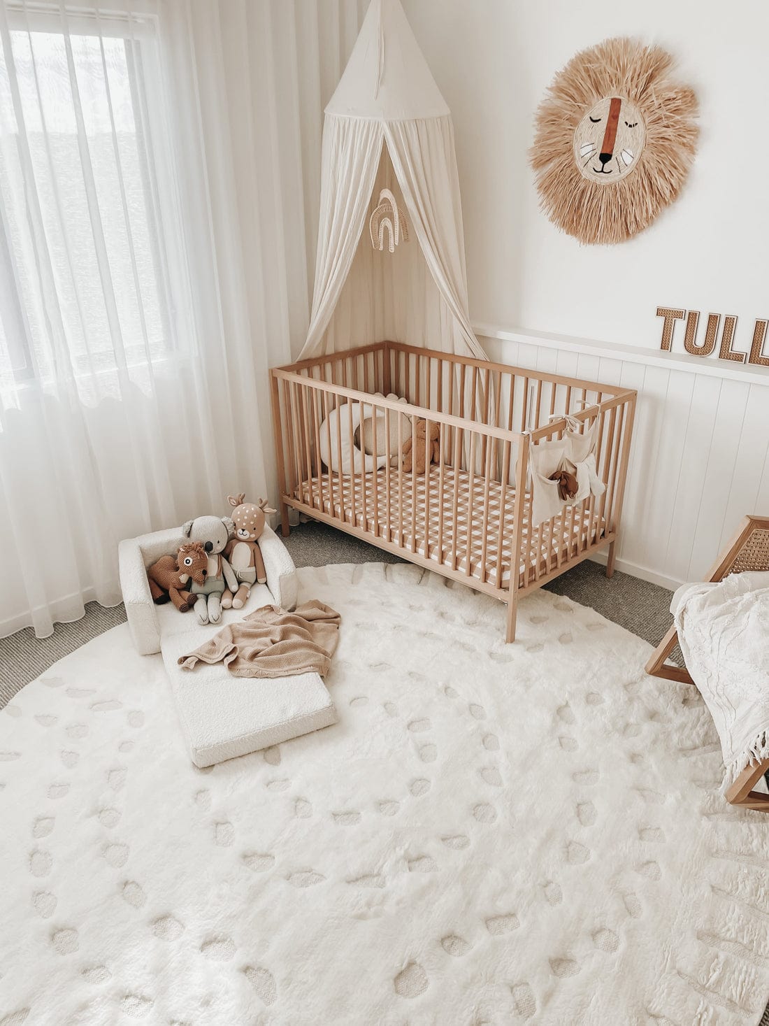 Omega Ivory Abstract Tribal Round Rug