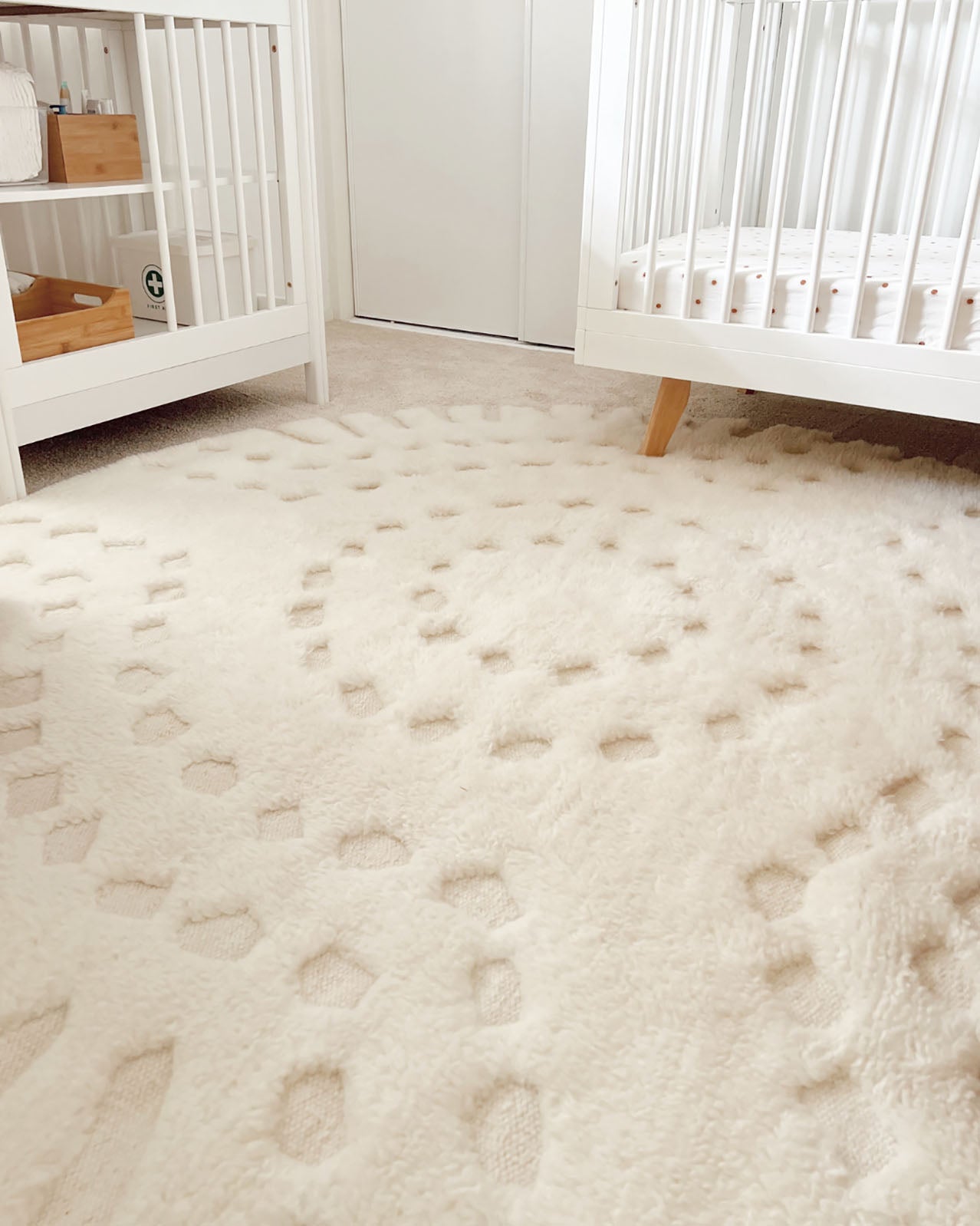 Omega Ivory Abstract Tribal Round Rug