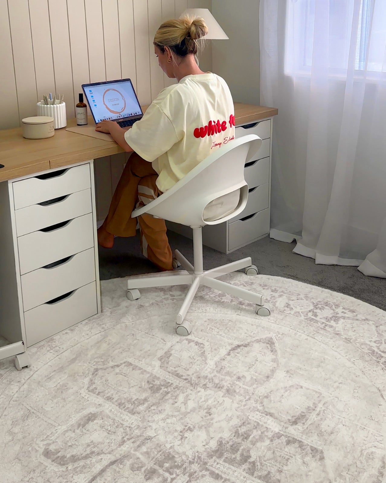 Patina Cream and Beige Distressed Washable Round Rug