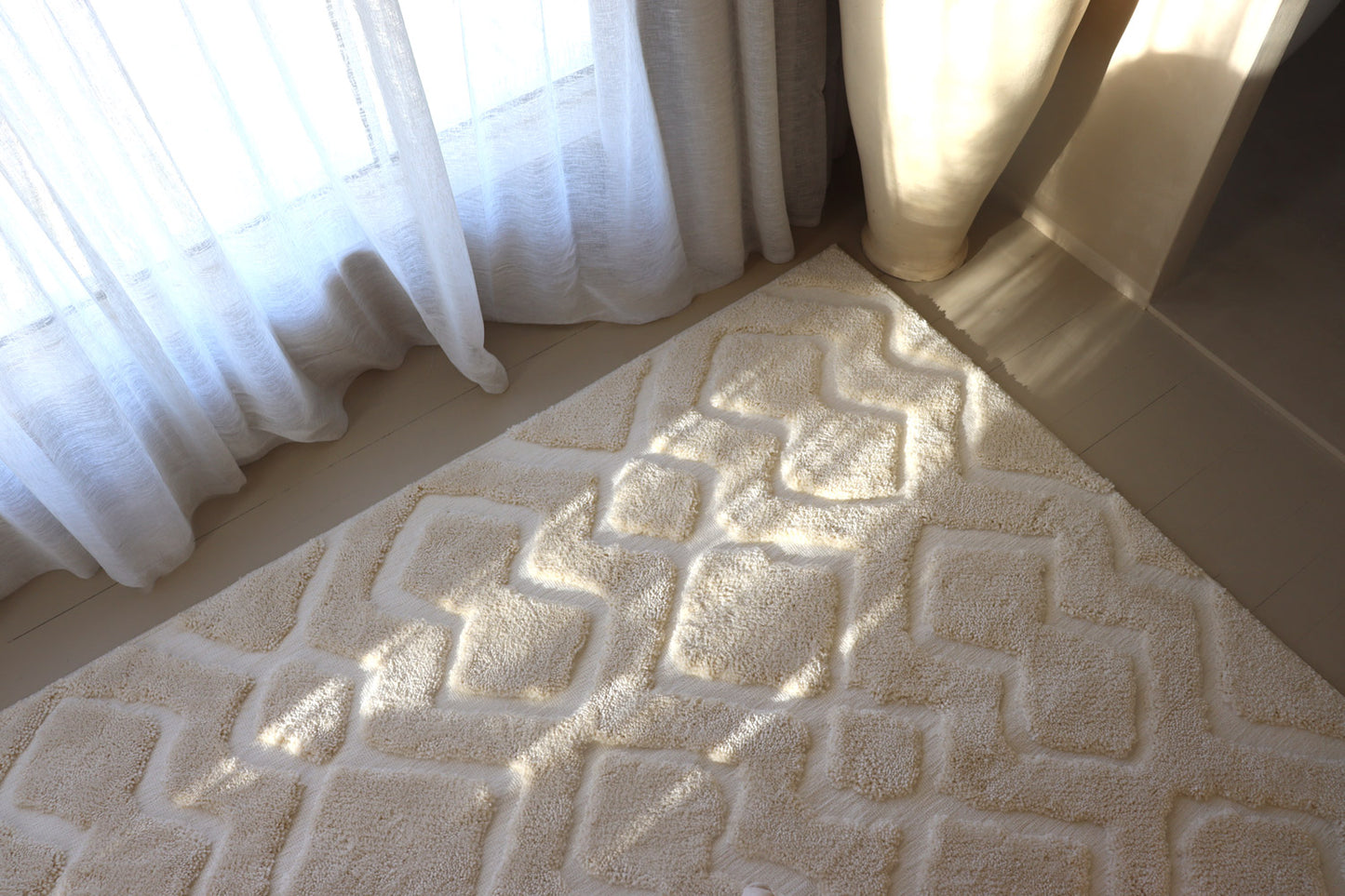 P.E.Tra Ivory Diamond Rug