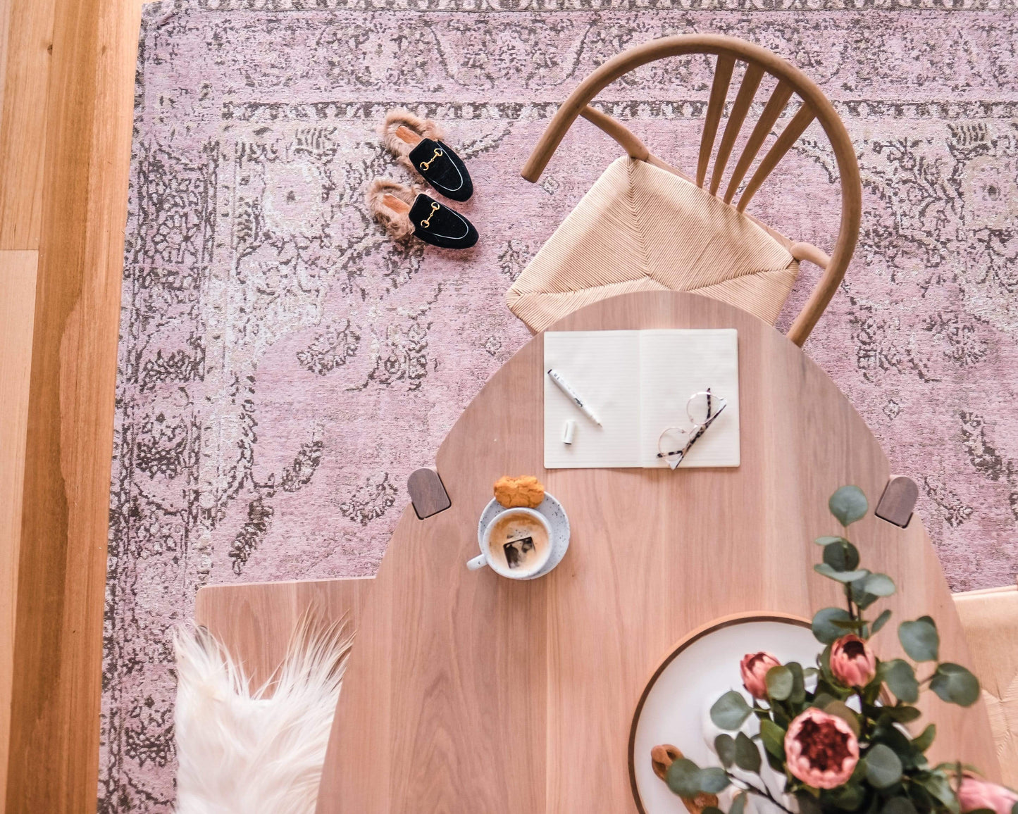 Sahara Turkish Style Pink Distressed Medallion Rug