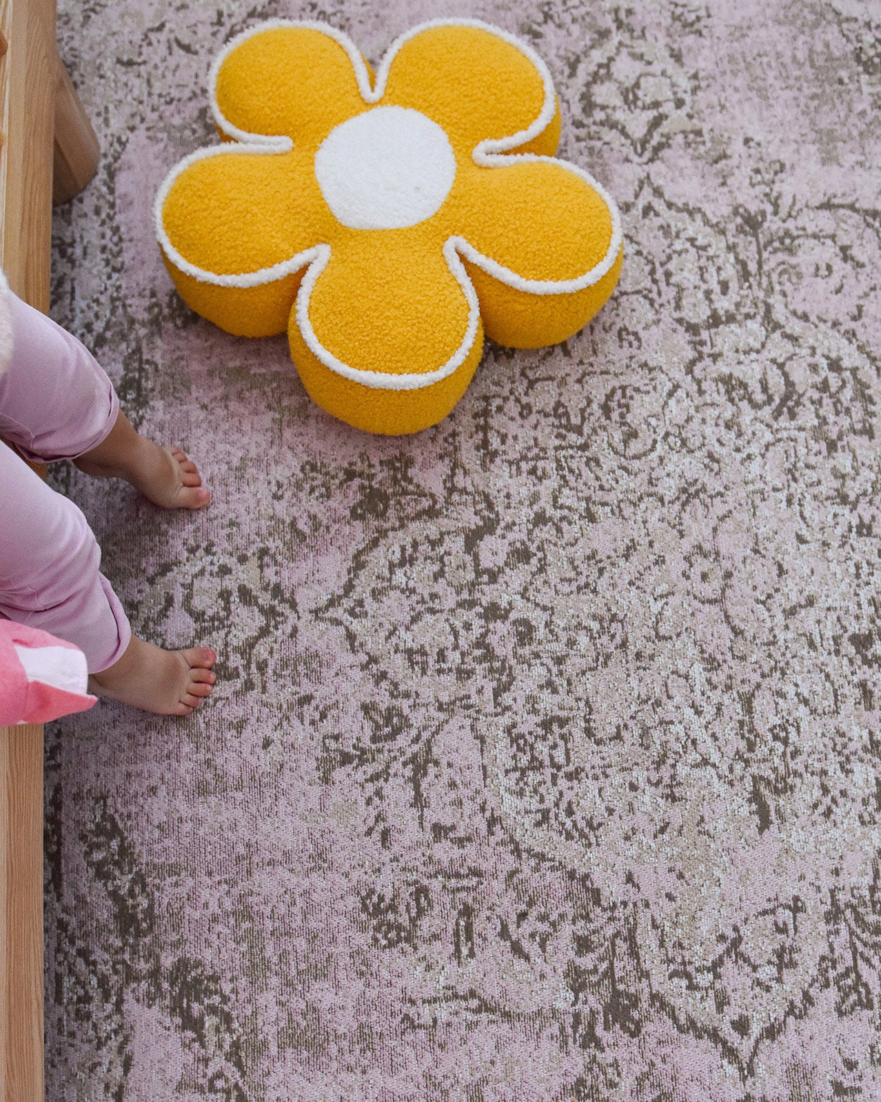 Sahara Turkish Style Pink Distressed Medallion Rug