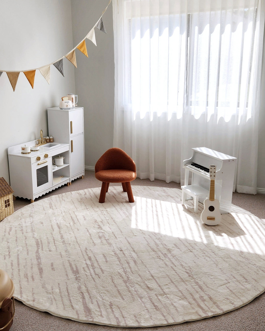 Tandara Grey and Cream Abstract Pattern Washable Round Rug