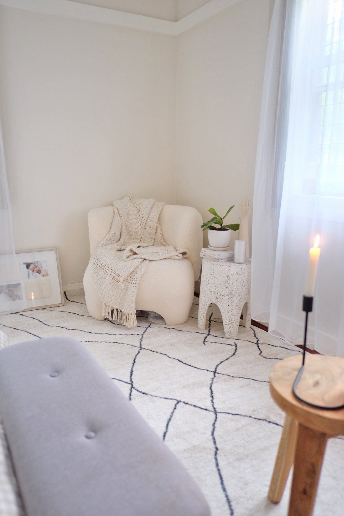 Taryn Grey and Ivory Abstract Tribal Rug