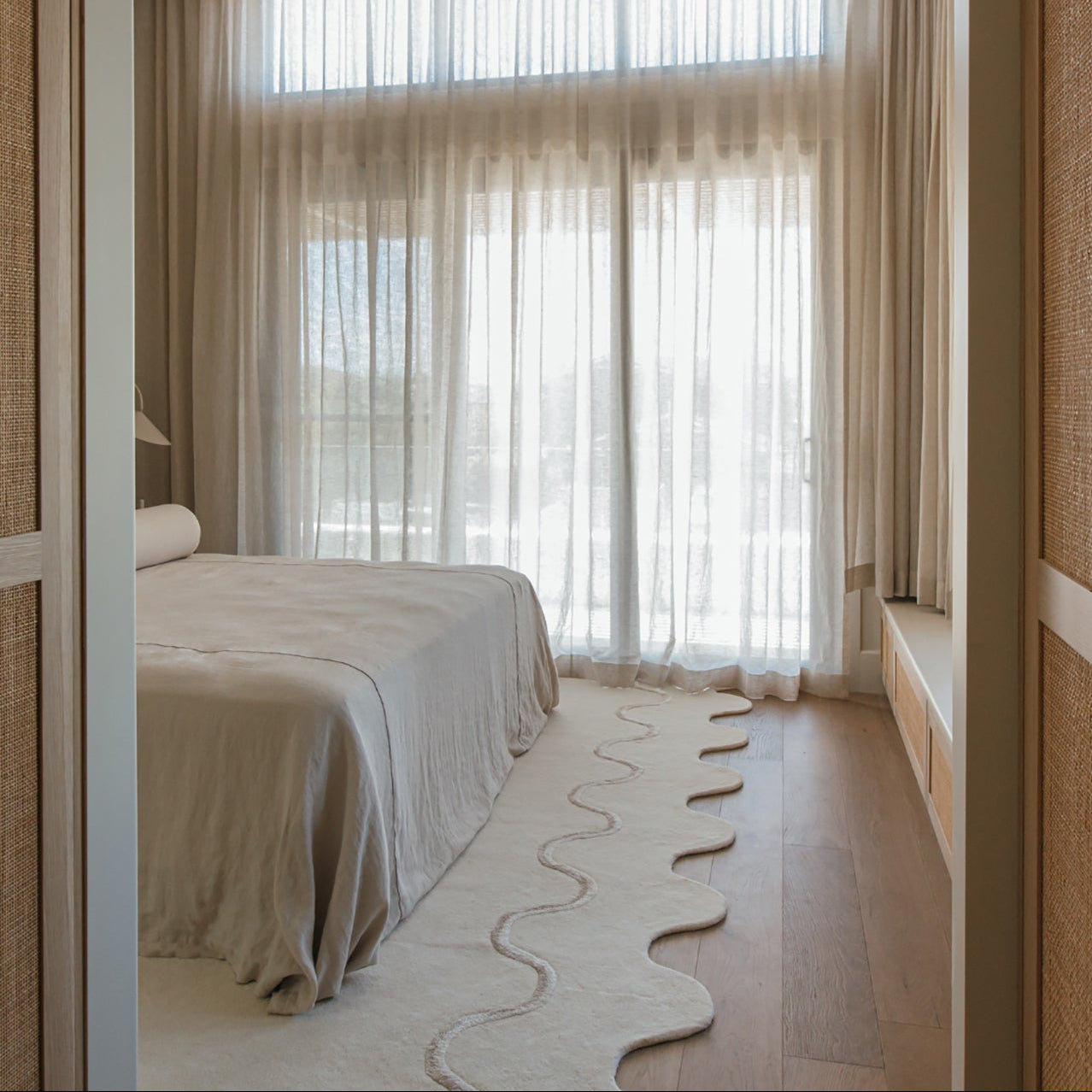 Tippy Cream Scalloped Handmade Wool Rug