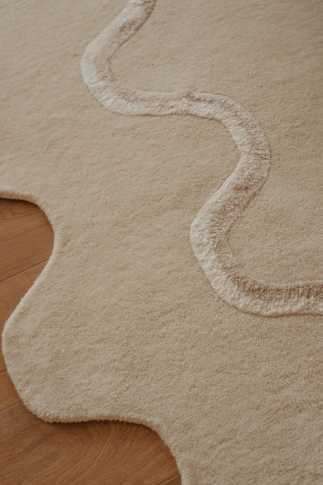 Tippy Cream Scalloped Handmade Wool Rug